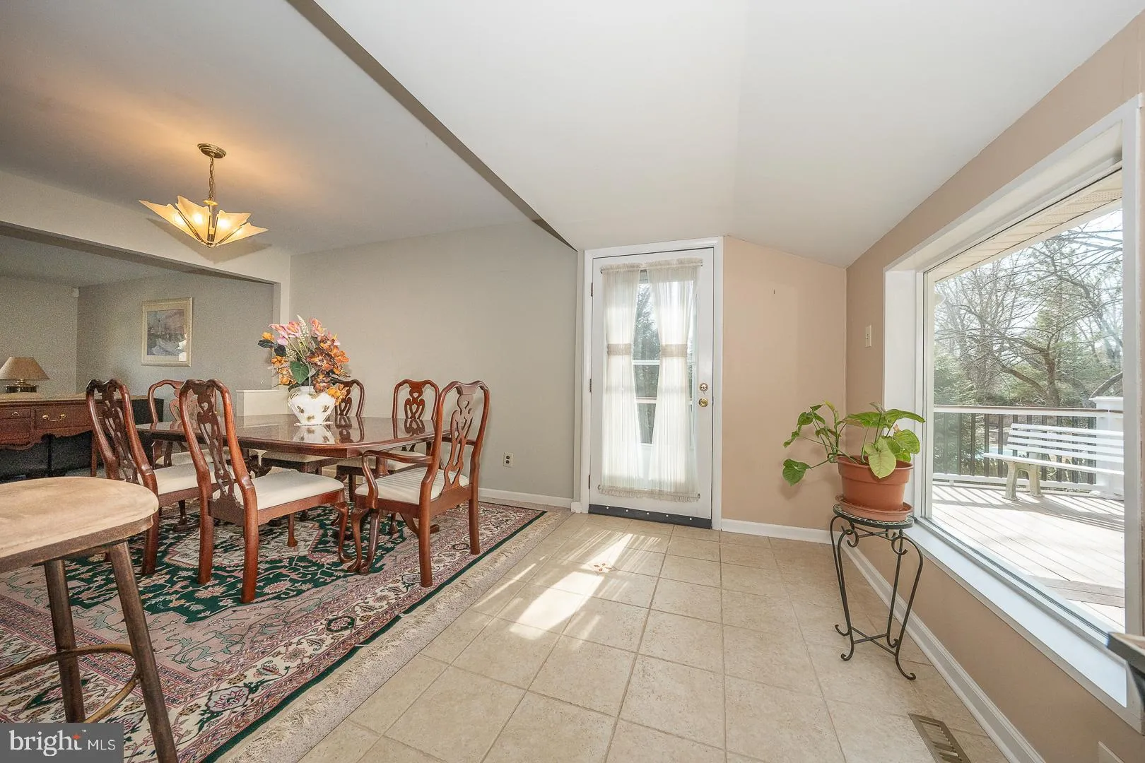 West Chester, Pennsylvania 19382, United States, 4 Bedrooms Bedrooms, ,3 BathroomsBathrooms,Residential,Contingent,85040