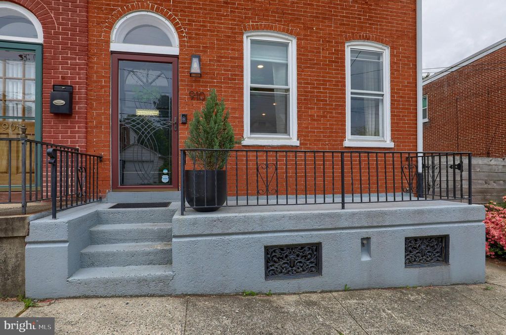 Photo of 910 SAINT JOSEPH ST, LANCASTER, PA 17603 (MLS # PALA2034768)