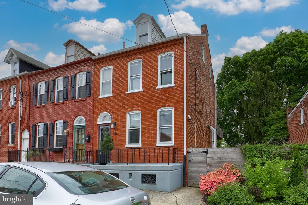 Photo of 910 SAINT JOSEPH ST, LANCASTER, PA 17603 (MLS # PALA2034768)
