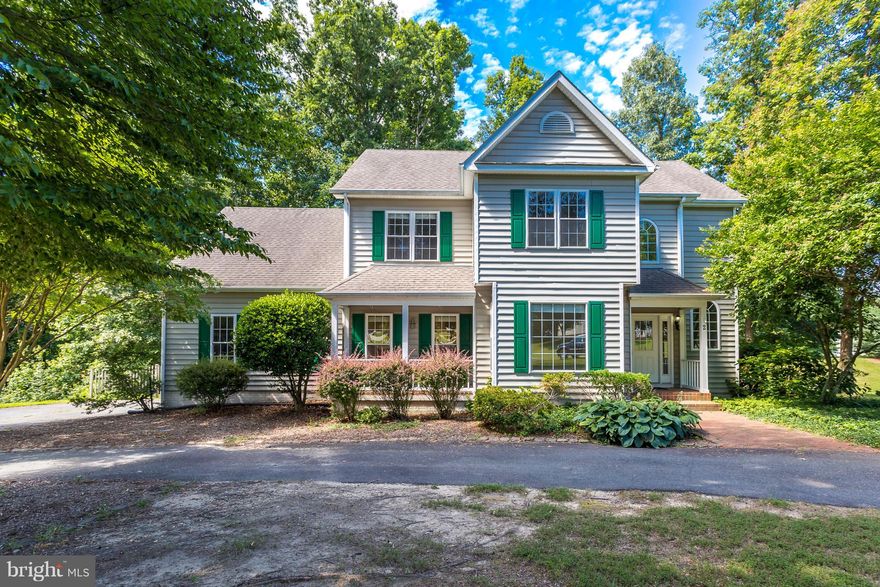 NOT YOUR COOKIE CUTTER HOUSE! INCREDIBLE HOME LOCATED ON LARGE CORNER LOT IN SOUGHT AFTER NORTH CLEARVIEW HEIGHTS IN SOUTH STAFFORD. PRIVATE LOT, FENCED YARD, MATURE TREES, SIDE LOAD GARAGE, GOVERNOR'S DRIVEWAY. ADORABLE MULTIPLE PORCHES AND LARGE DECK. BEAUTIFUL KITCHEN W/ GRANITE, TALL WHITE CABINETS, STAINLESS APPLIANCES, & DBL OVENS. LARGE BEDROOMS! MUST SEE AND WILL NOT LAST!