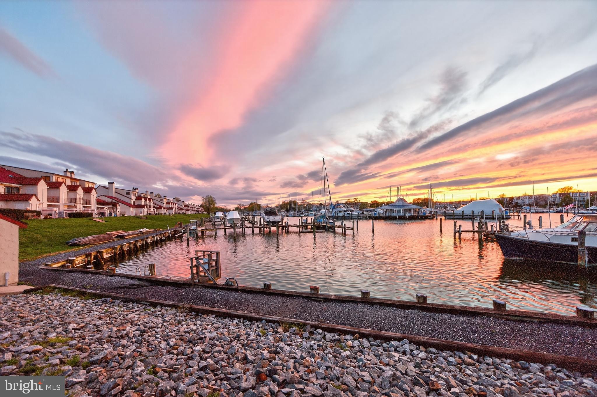 QUEENS LANDING - Residential