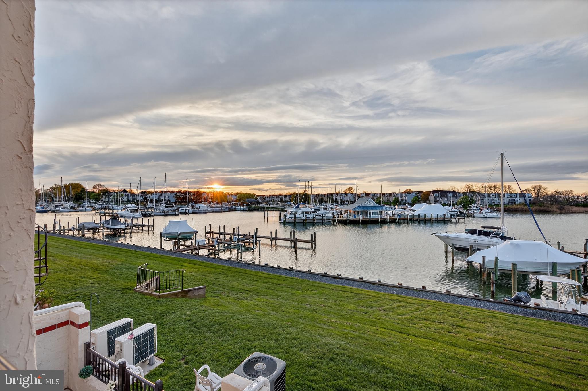 QUEENS LANDING - Residential