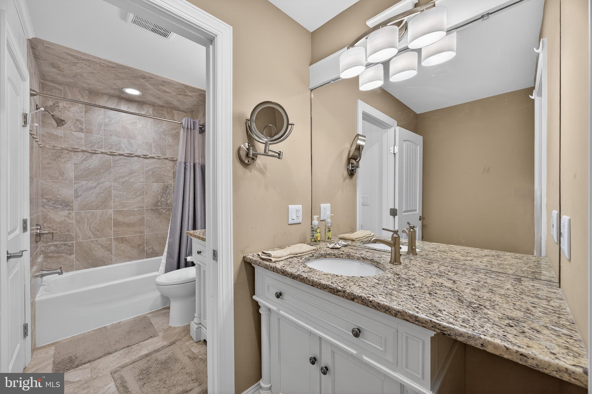 QUEENS LANDING - Residential