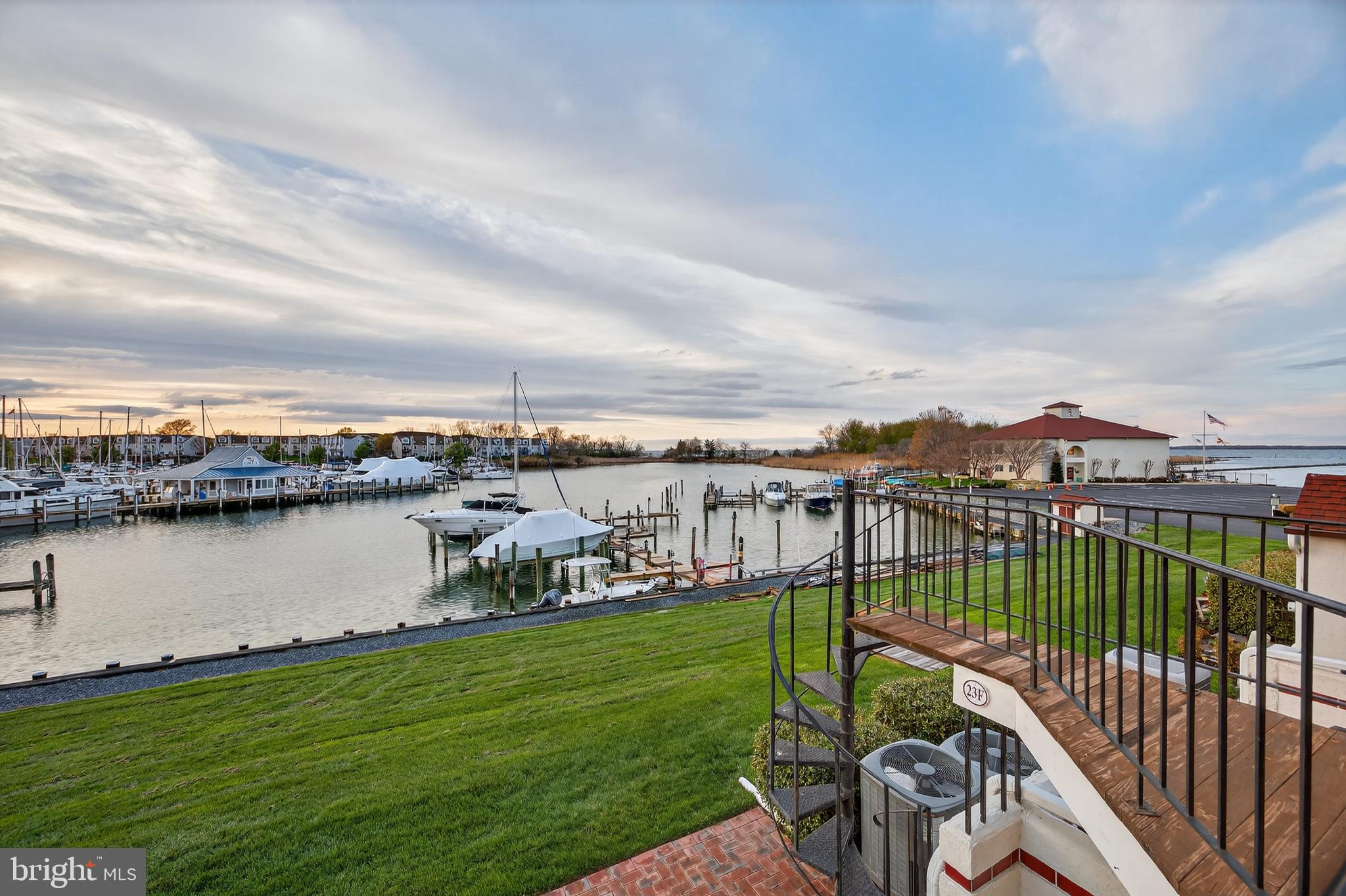 QUEENS LANDING - Residential