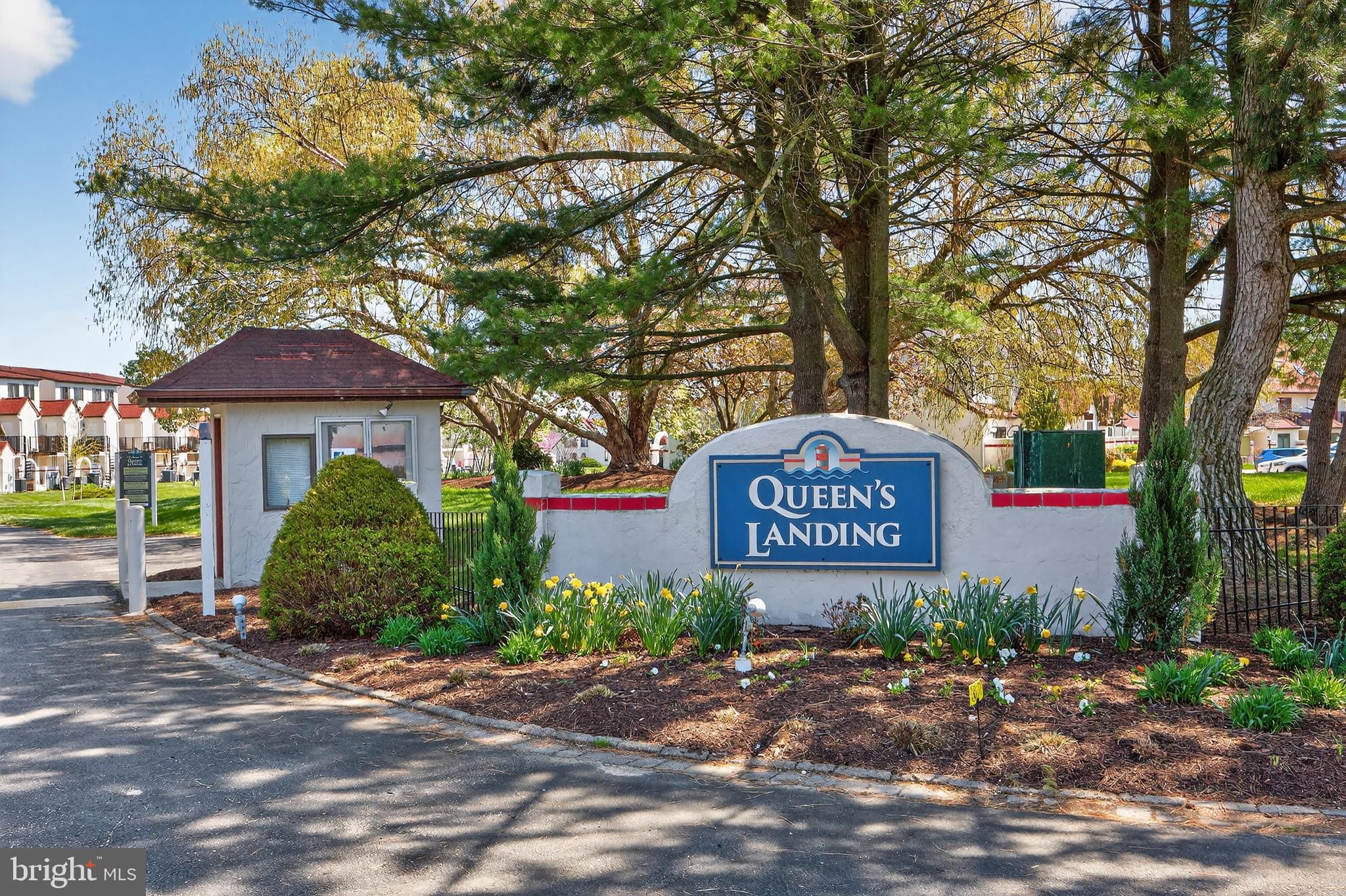 QUEENS LANDING - Residential