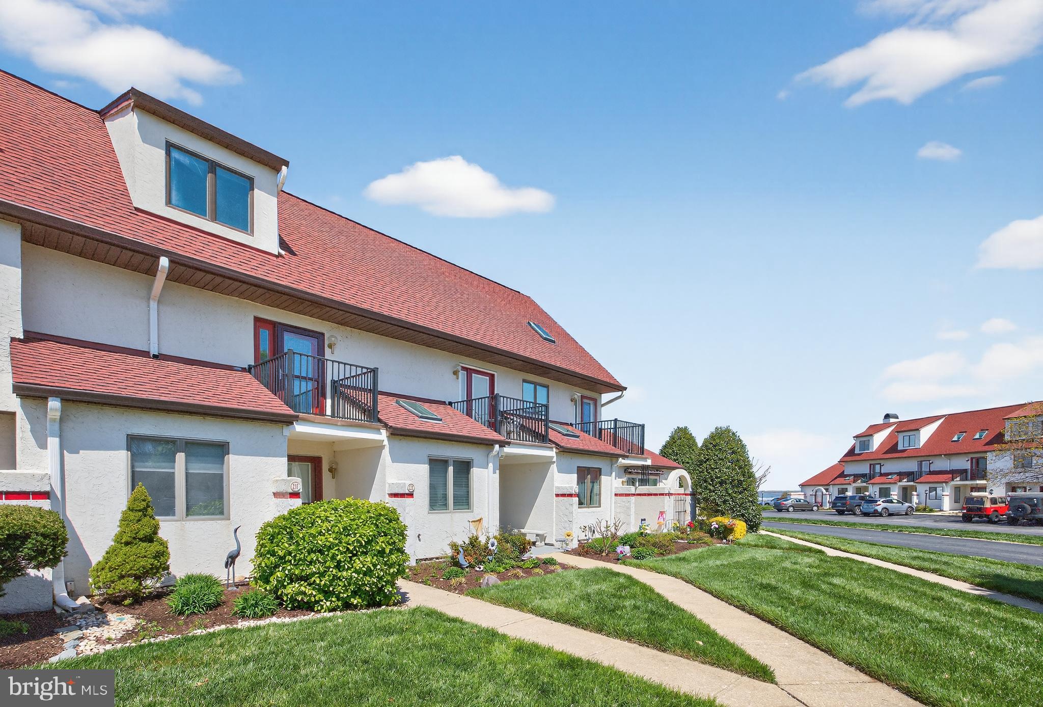 QUEENS LANDING - Residential