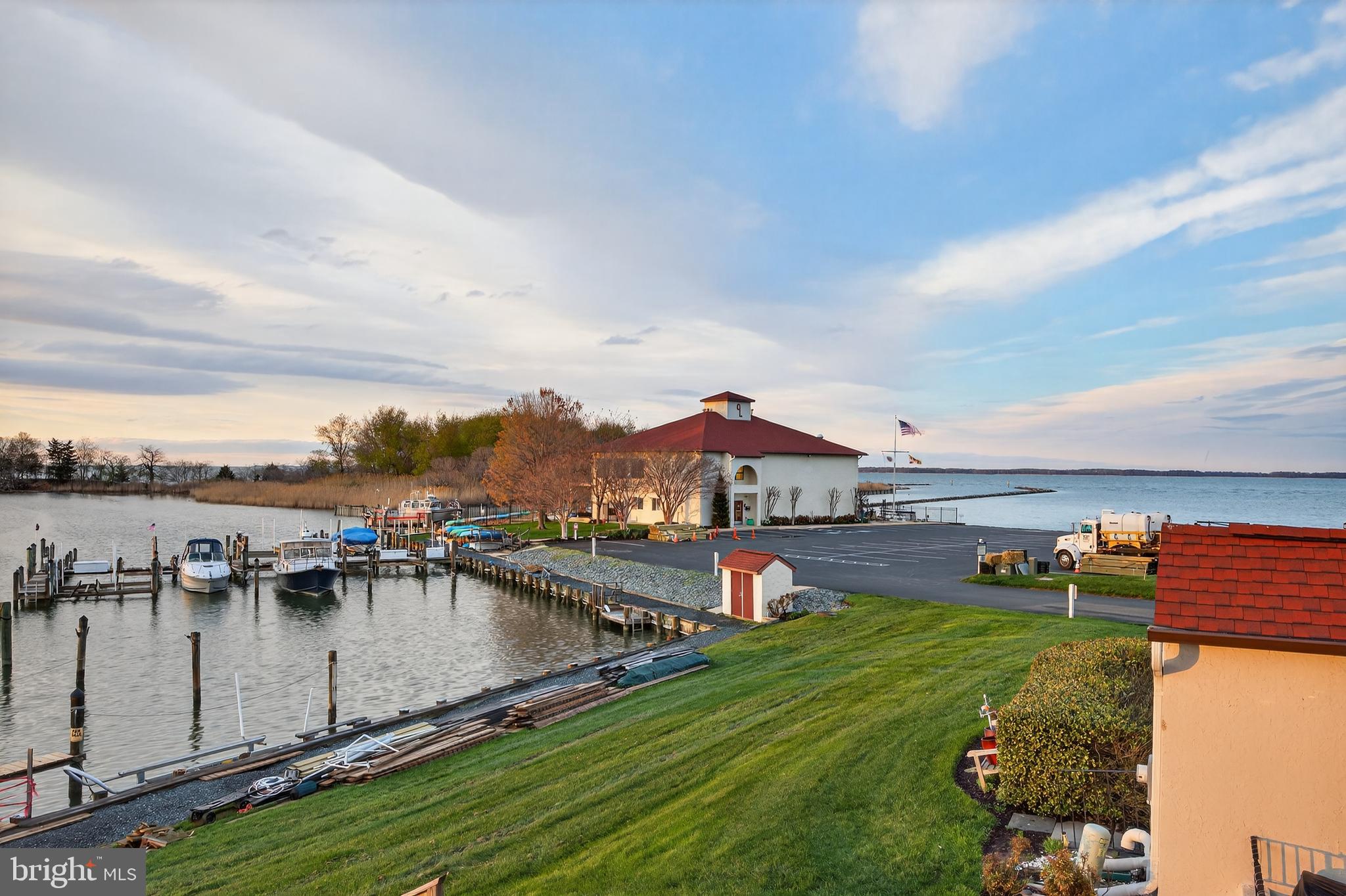 QUEENS LANDING - Residential