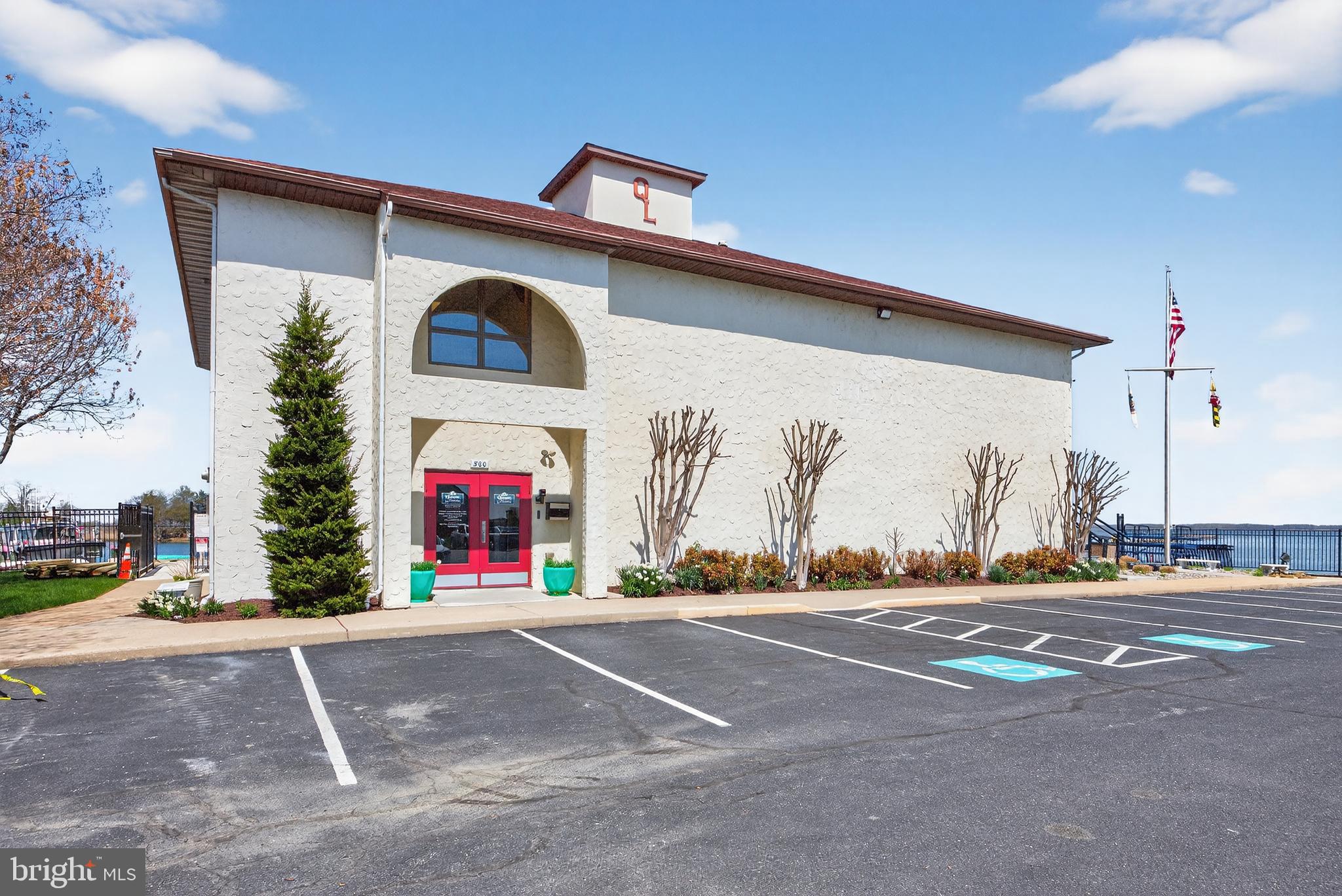 QUEENS LANDING - Residential