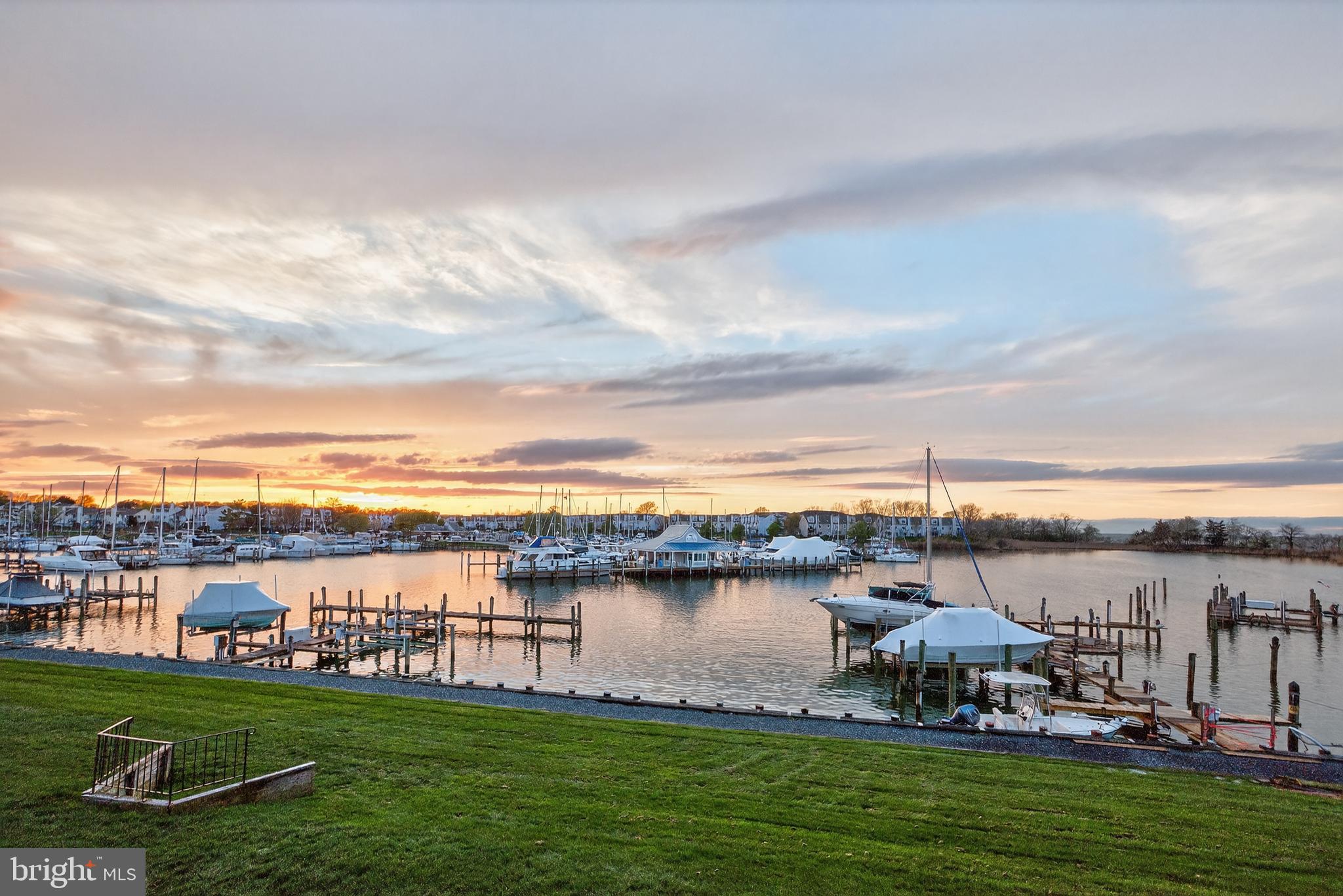 QUEENS LANDING - Residential