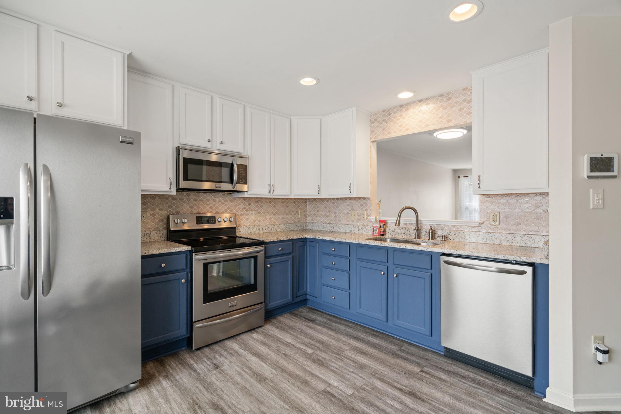 SPRING KNOLL - Residential