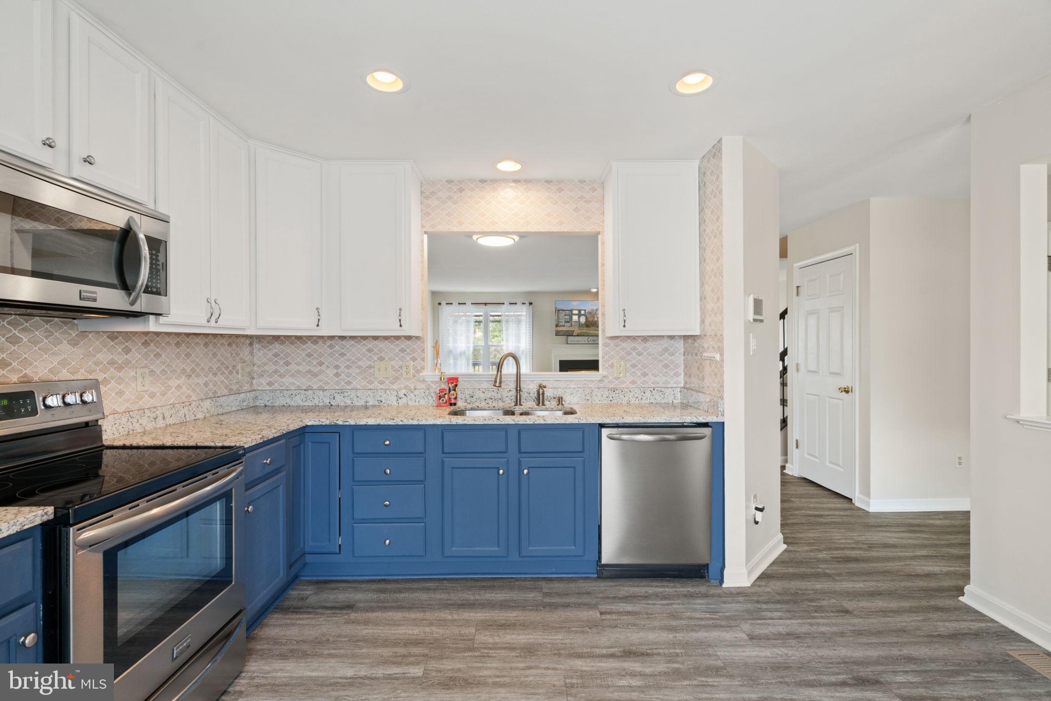 SPRING KNOLL - Residential