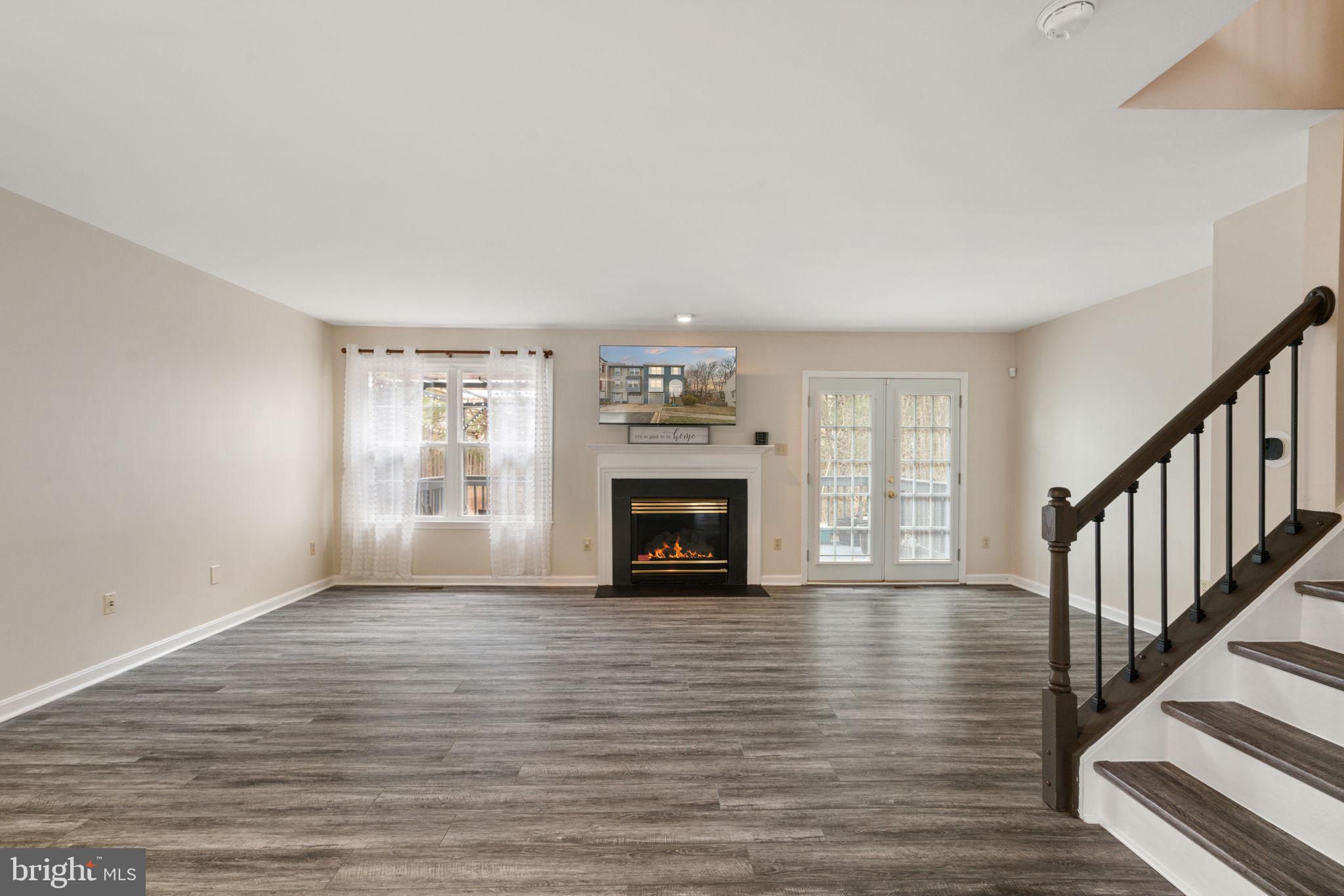 SPRING KNOLL - Residential