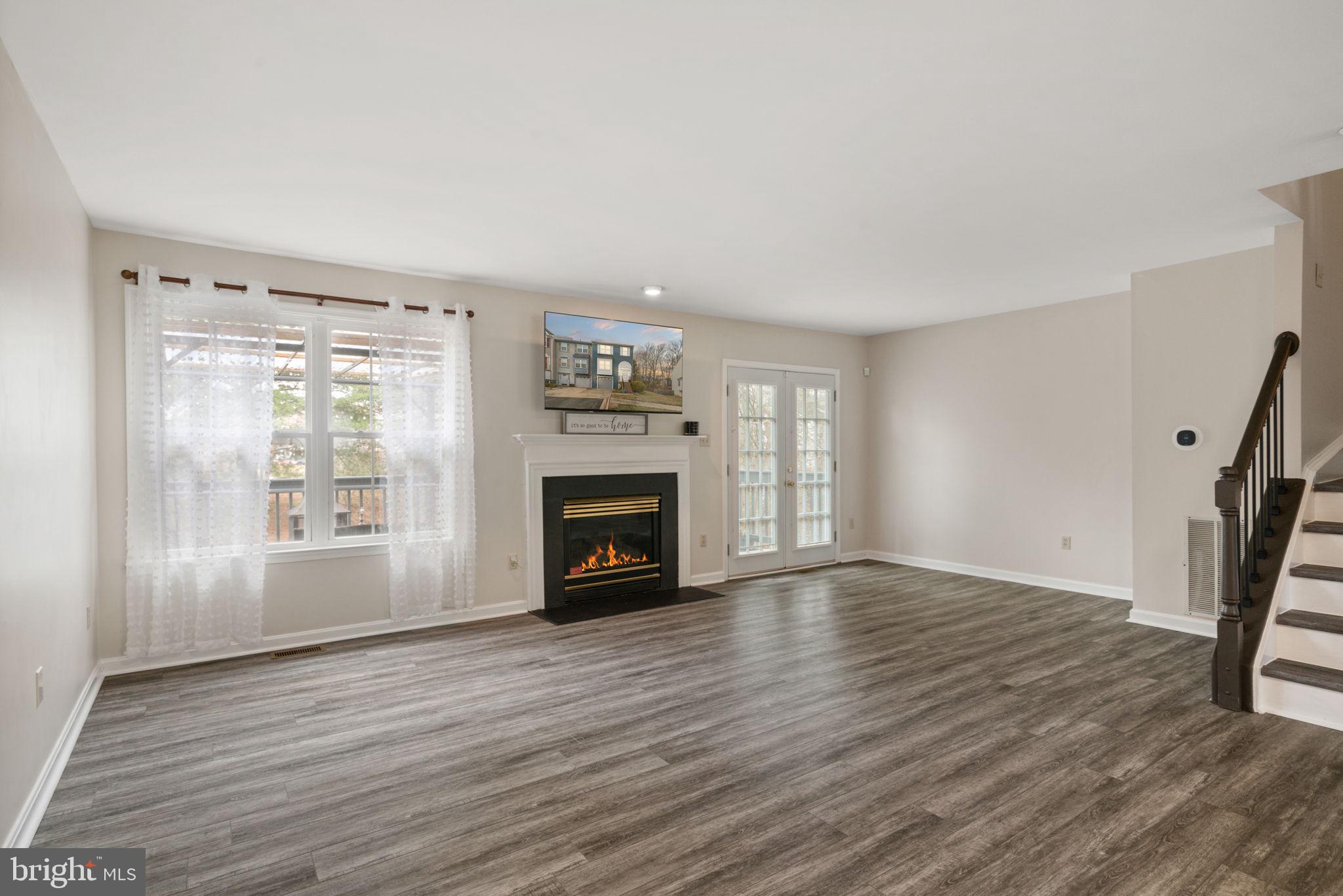 SPRING KNOLL - Residential