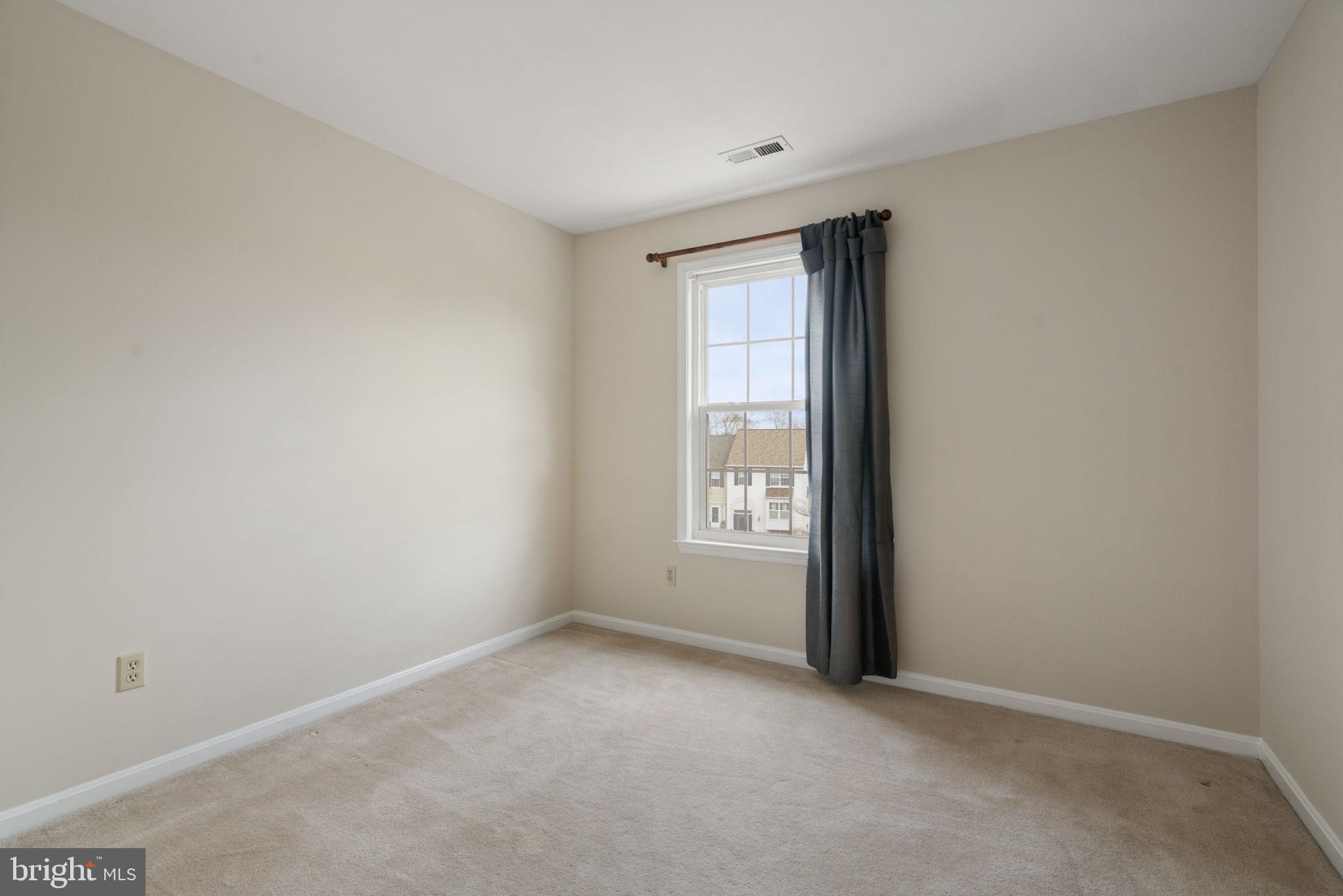 SPRING KNOLL - Residential