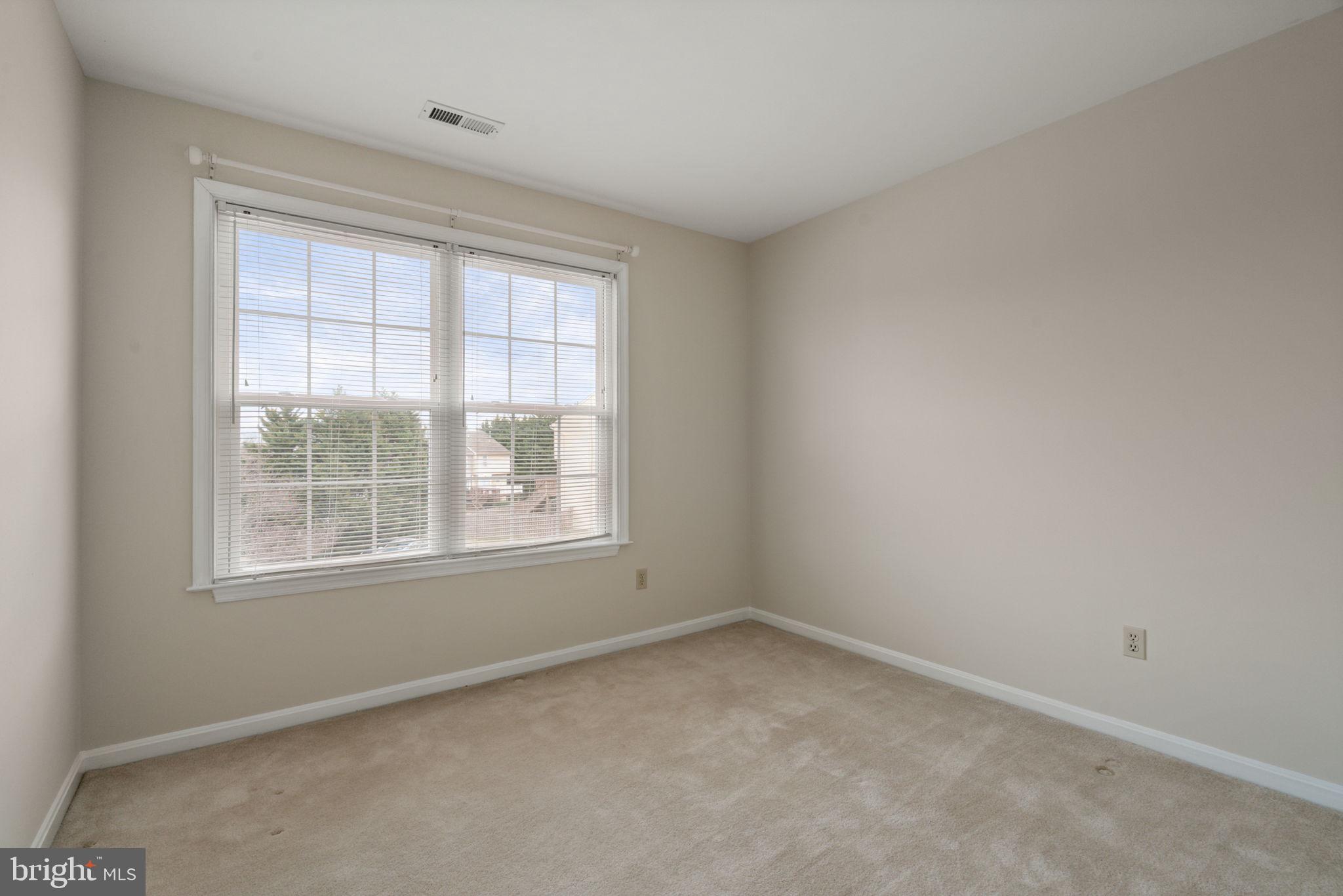 SPRING KNOLL - Residential