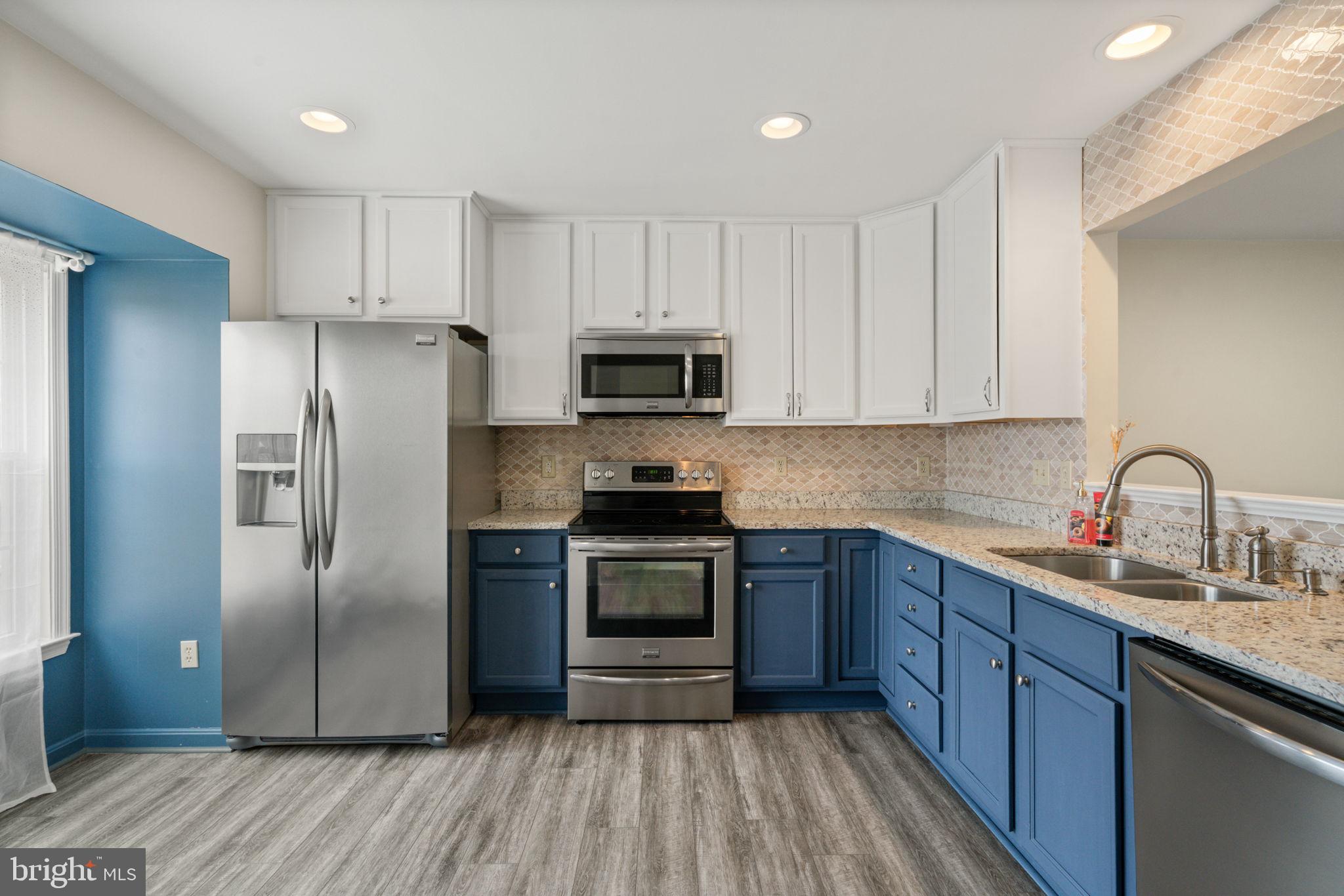 SPRING KNOLL - Residential