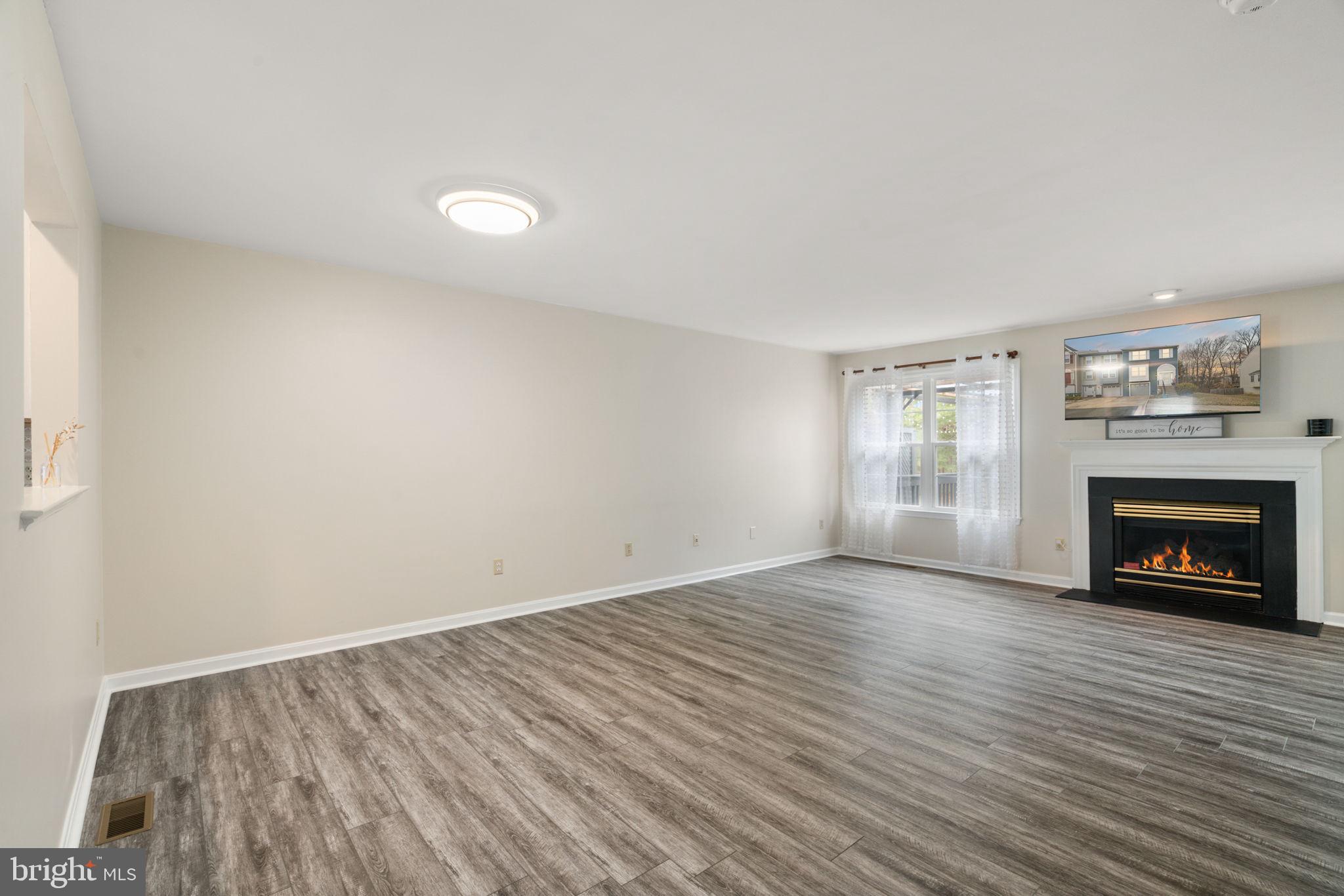 SPRING KNOLL - Residential