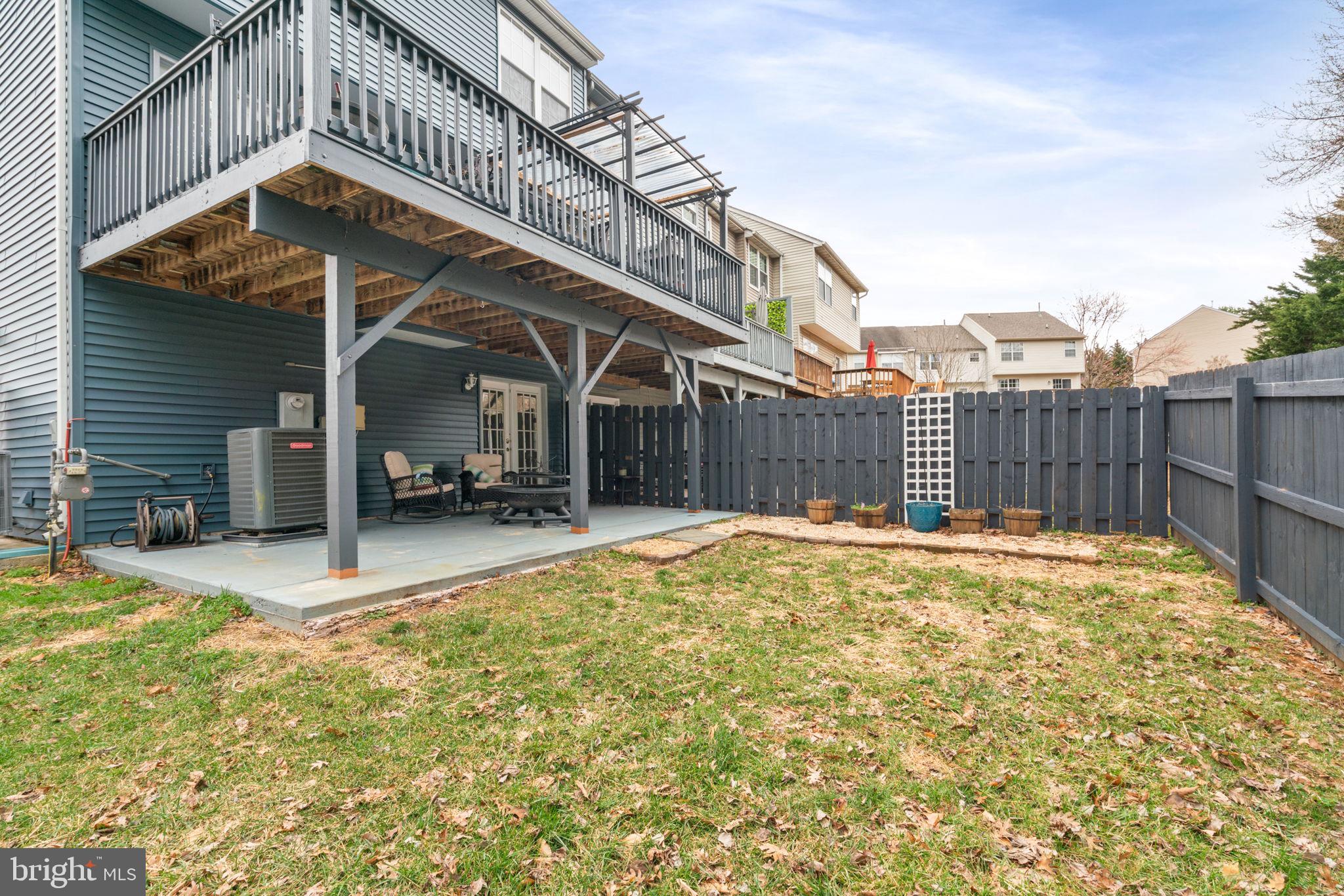 SPRING KNOLL - Residential