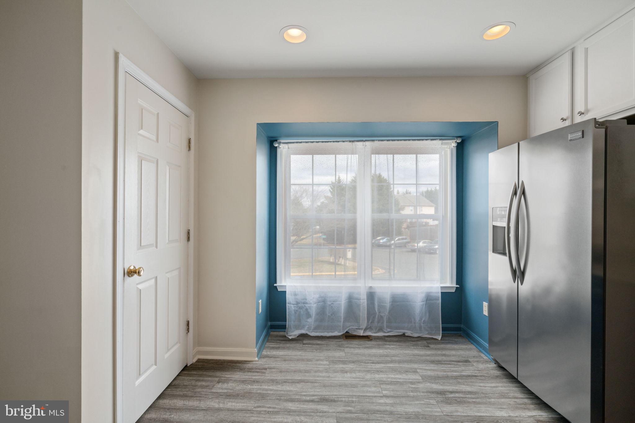 SPRING KNOLL - Residential