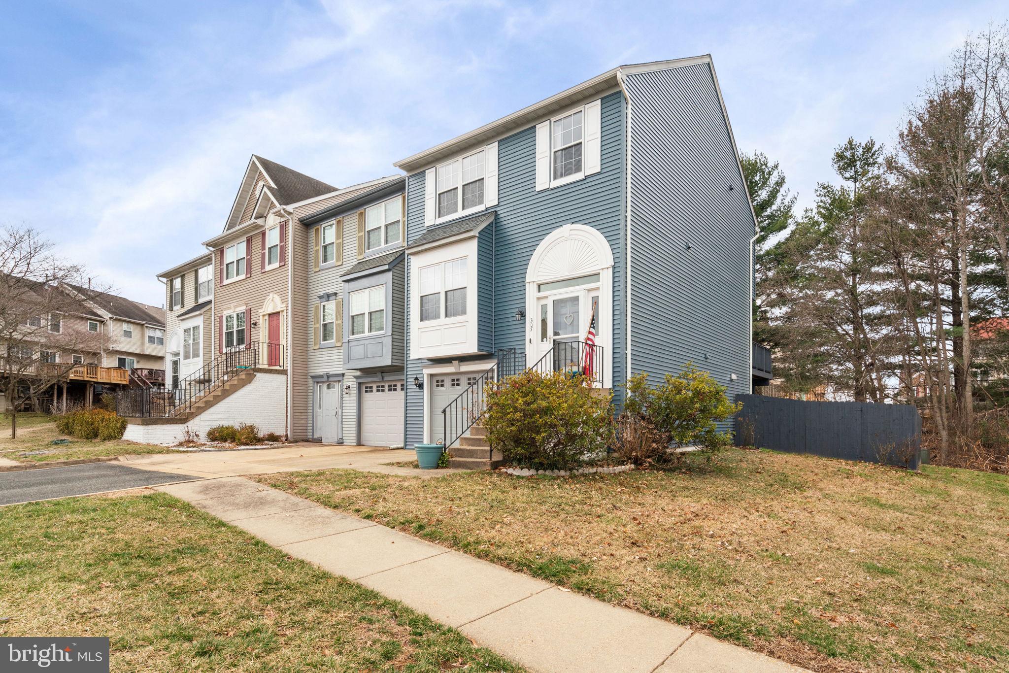 SPRING KNOLL - Residential