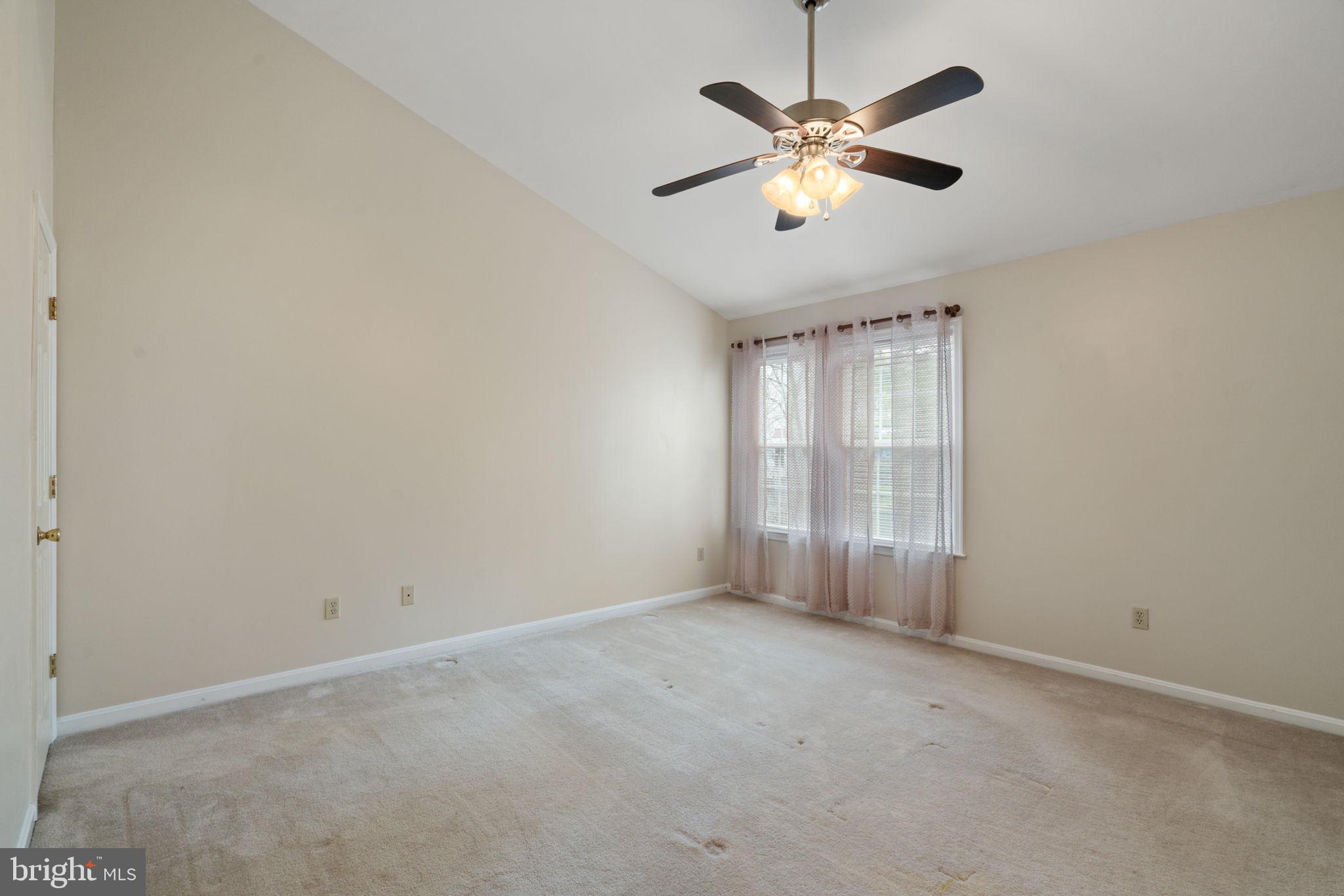 SPRING KNOLL - Residential