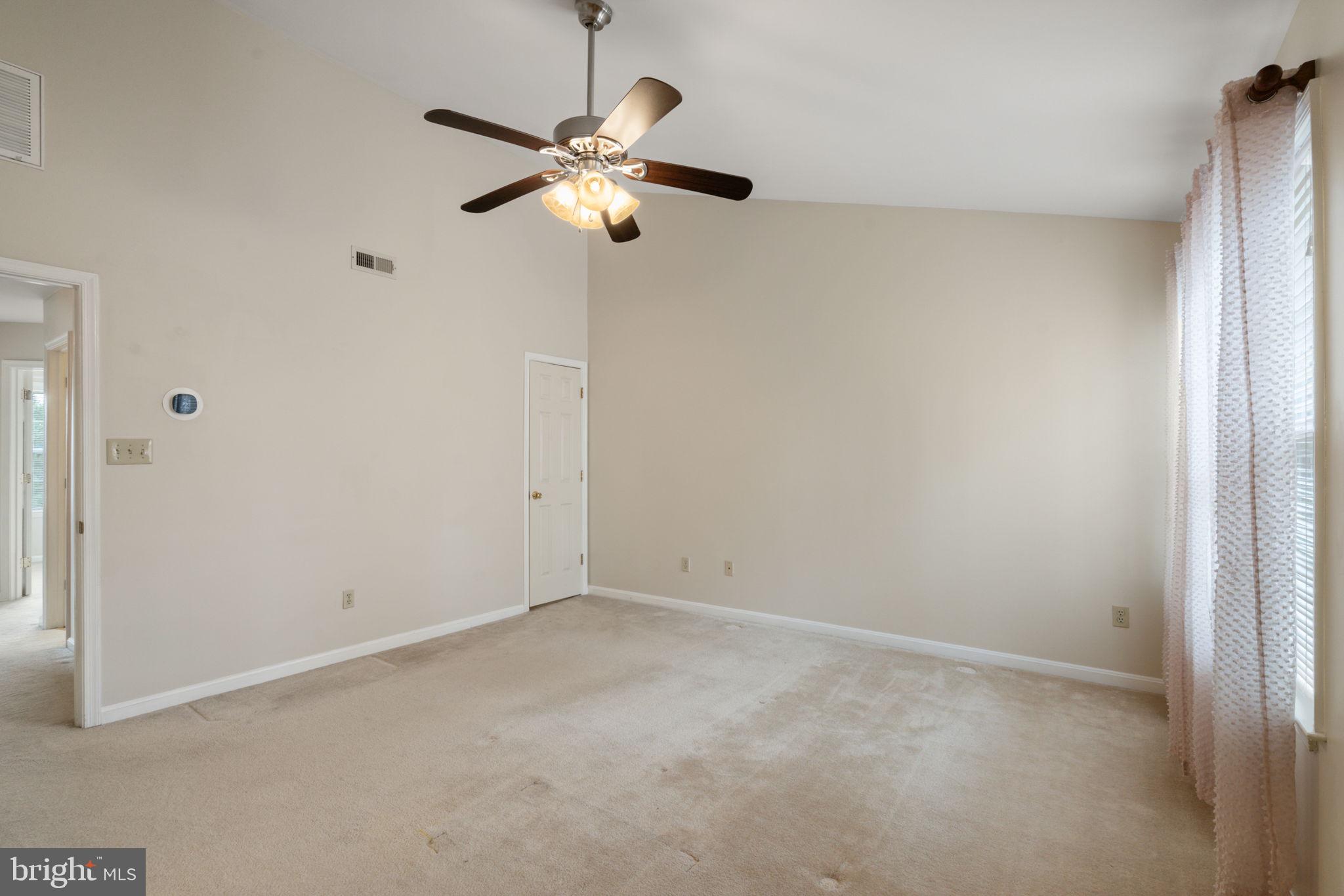 SPRING KNOLL - Residential