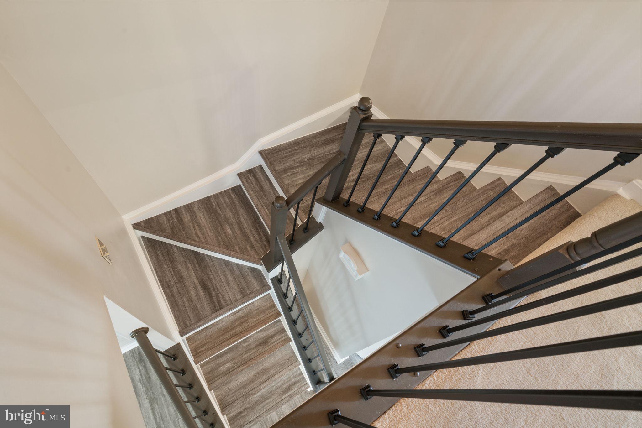 SPRING KNOLL - Residential