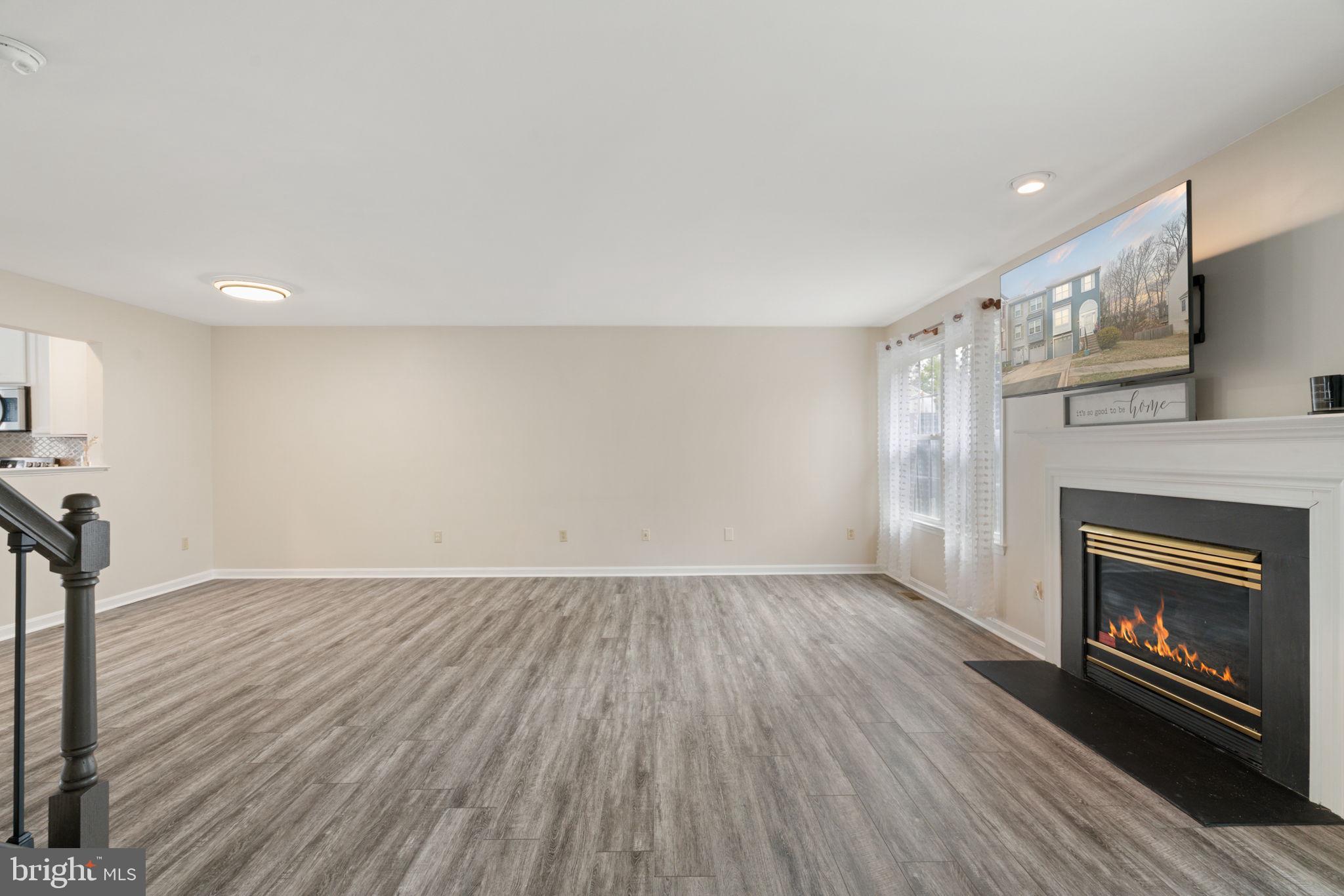 SPRING KNOLL - Residential