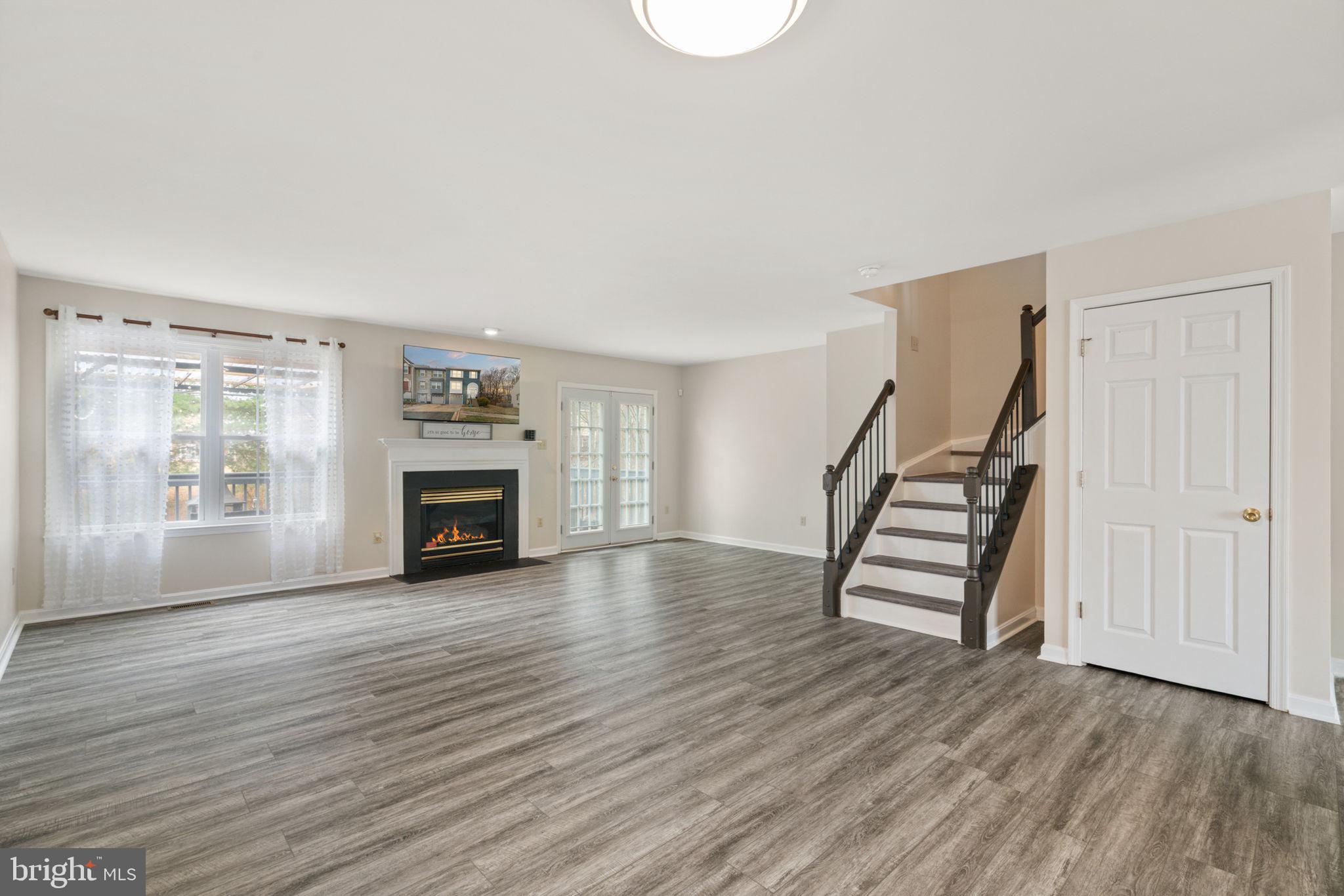 SPRING KNOLL - Residential