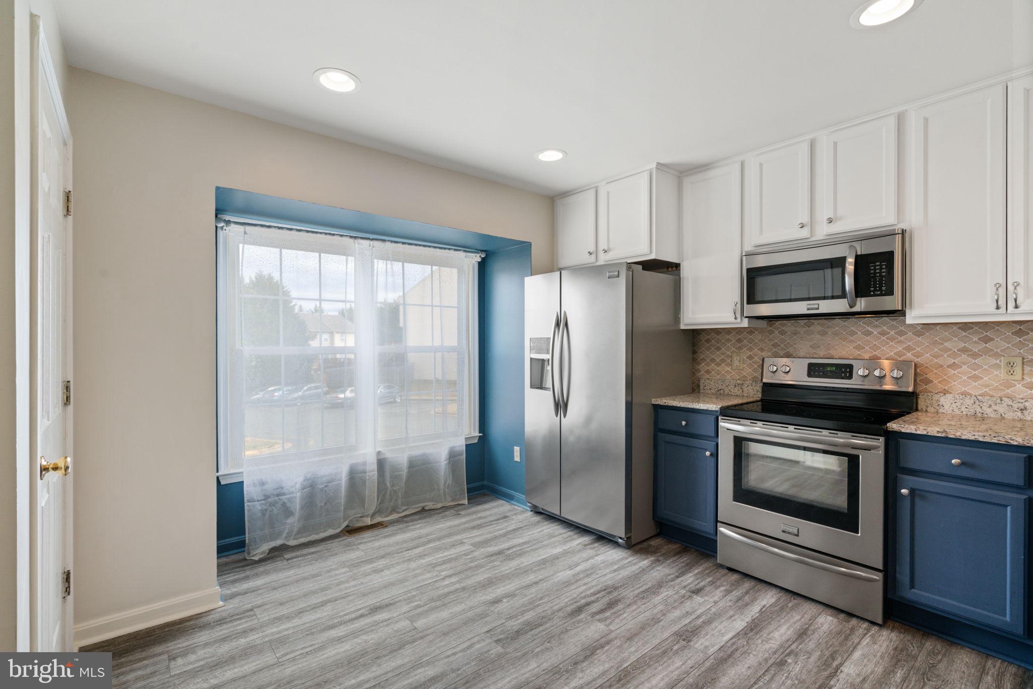 SPRING KNOLL - Residential