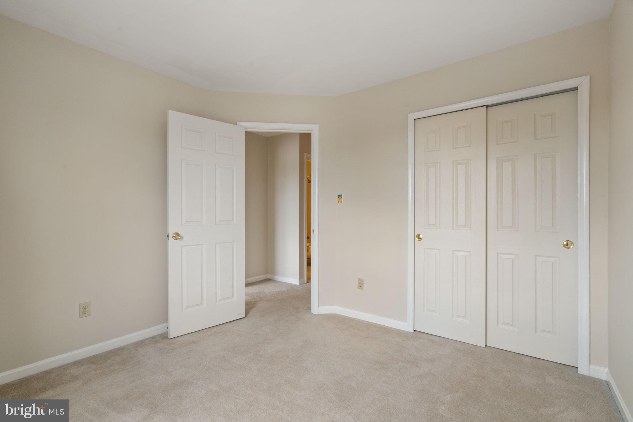 SPRING KNOLL - Residential