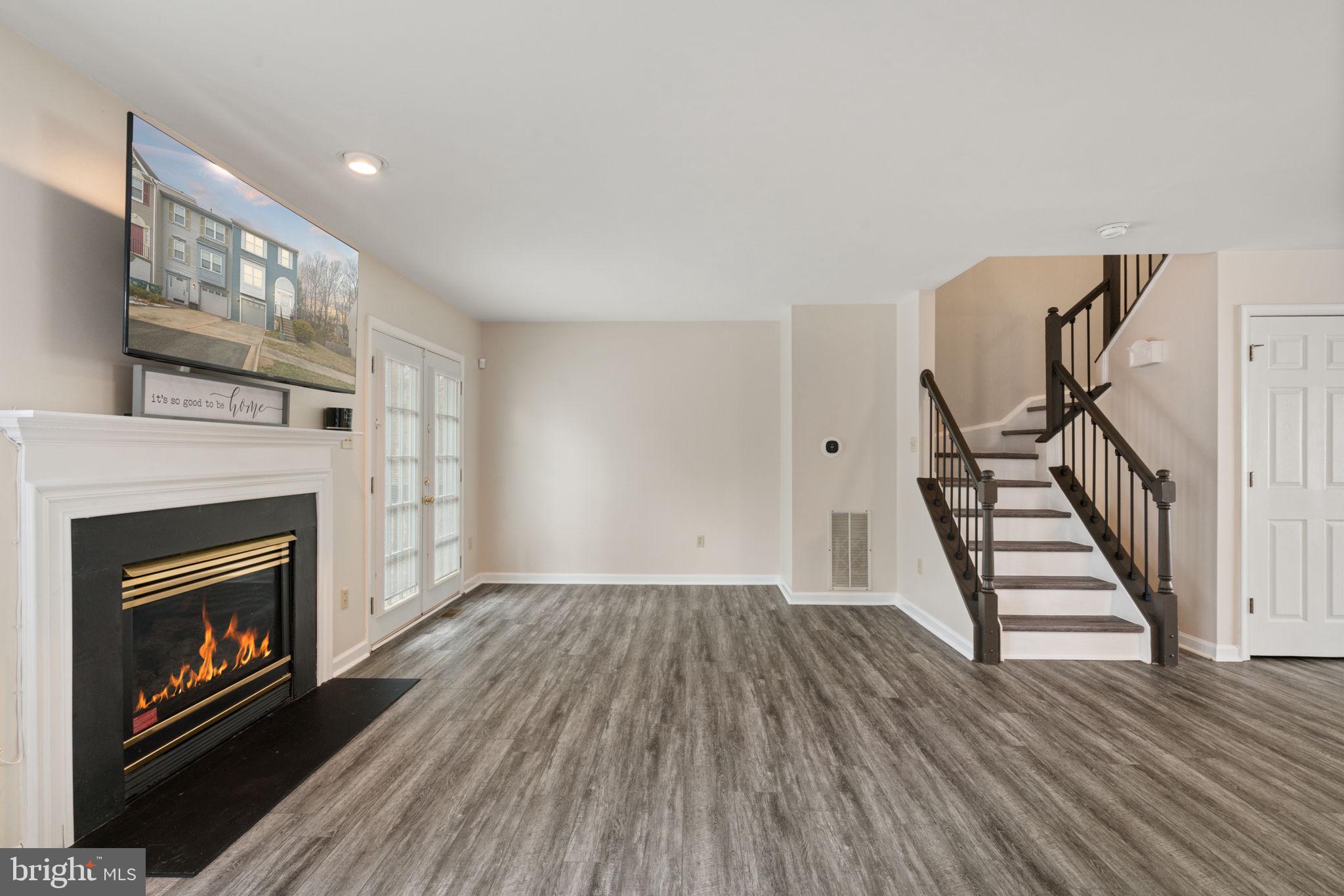 SPRING KNOLL - Residential