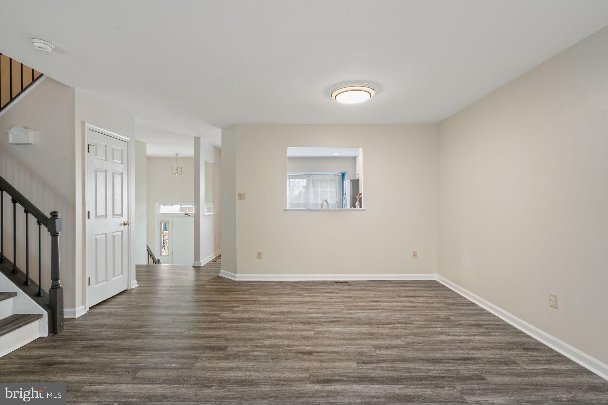 SPRING KNOLL - Residential