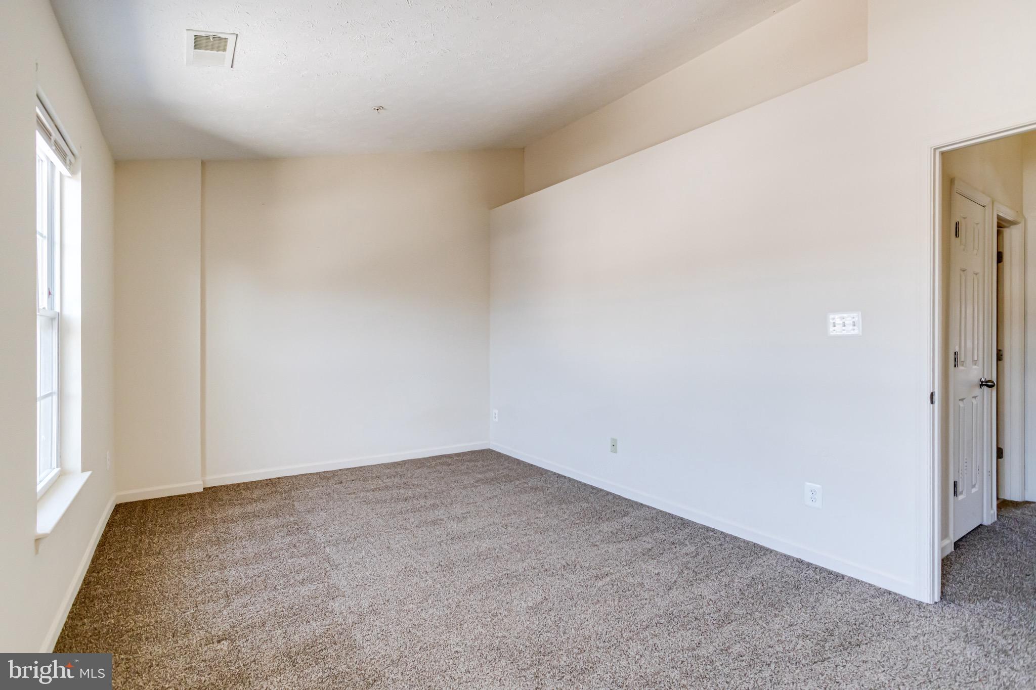 HOLLY WOODS - Residential