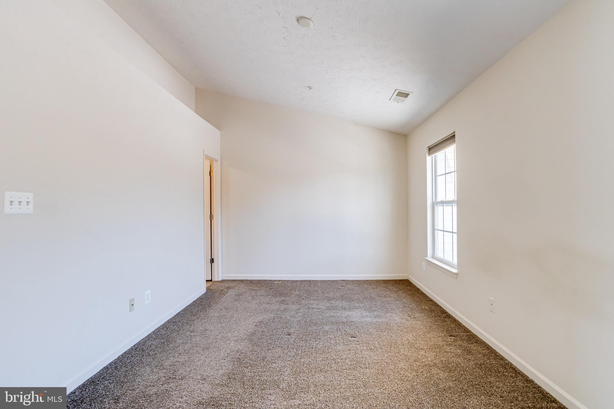 HOLLY WOODS - Residential