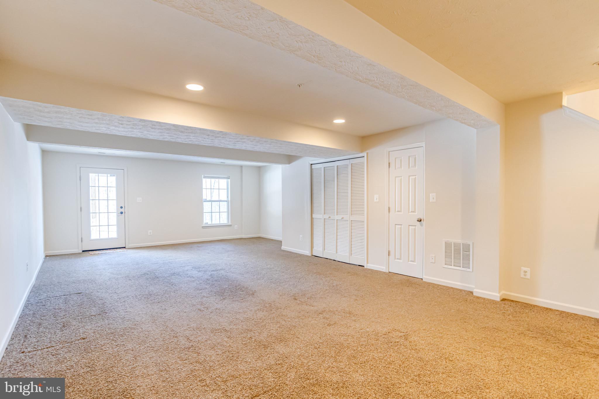 HOLLY WOODS - Residential