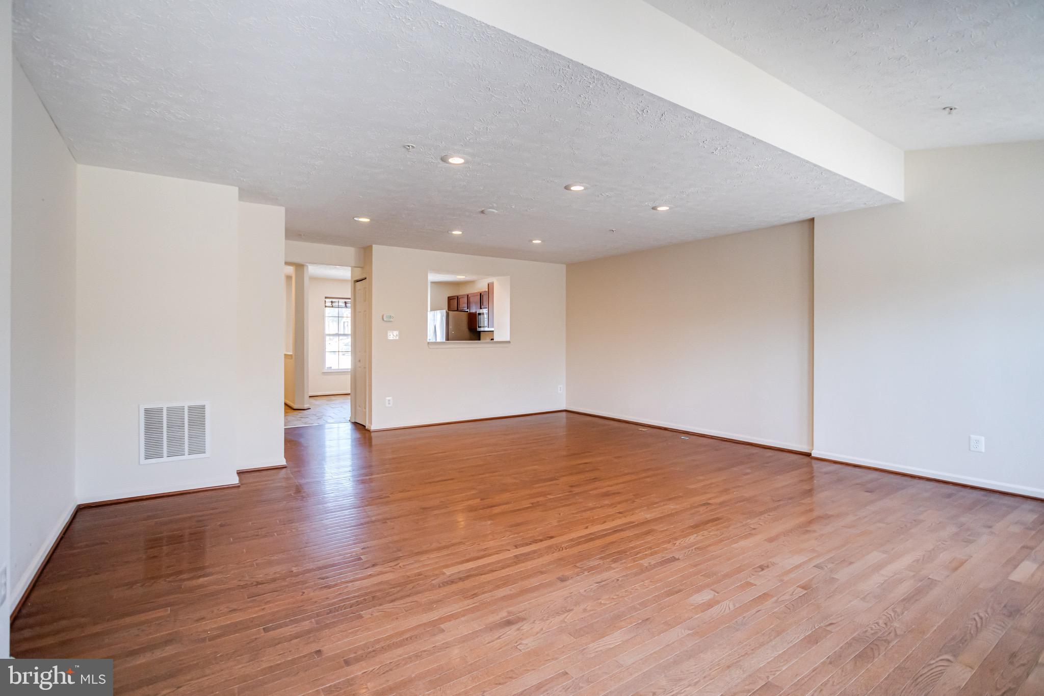 HOLLY WOODS - Residential