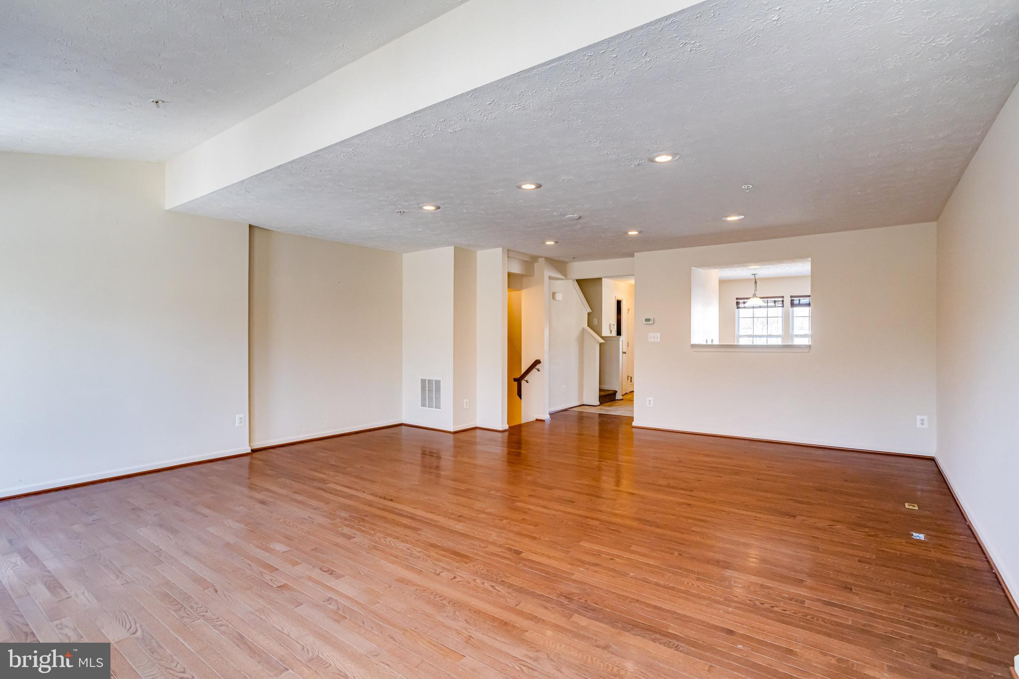 HOLLY WOODS - Residential