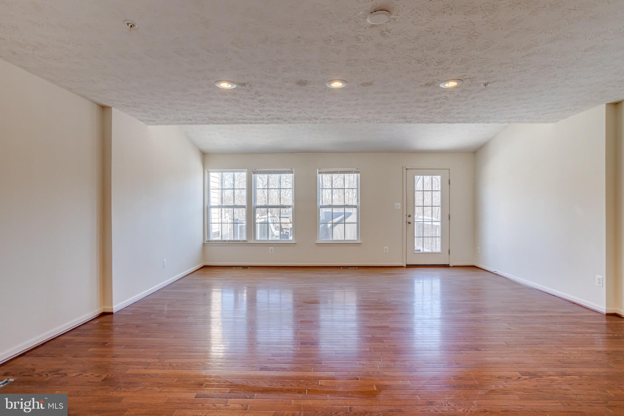 HOLLY WOODS - Residential