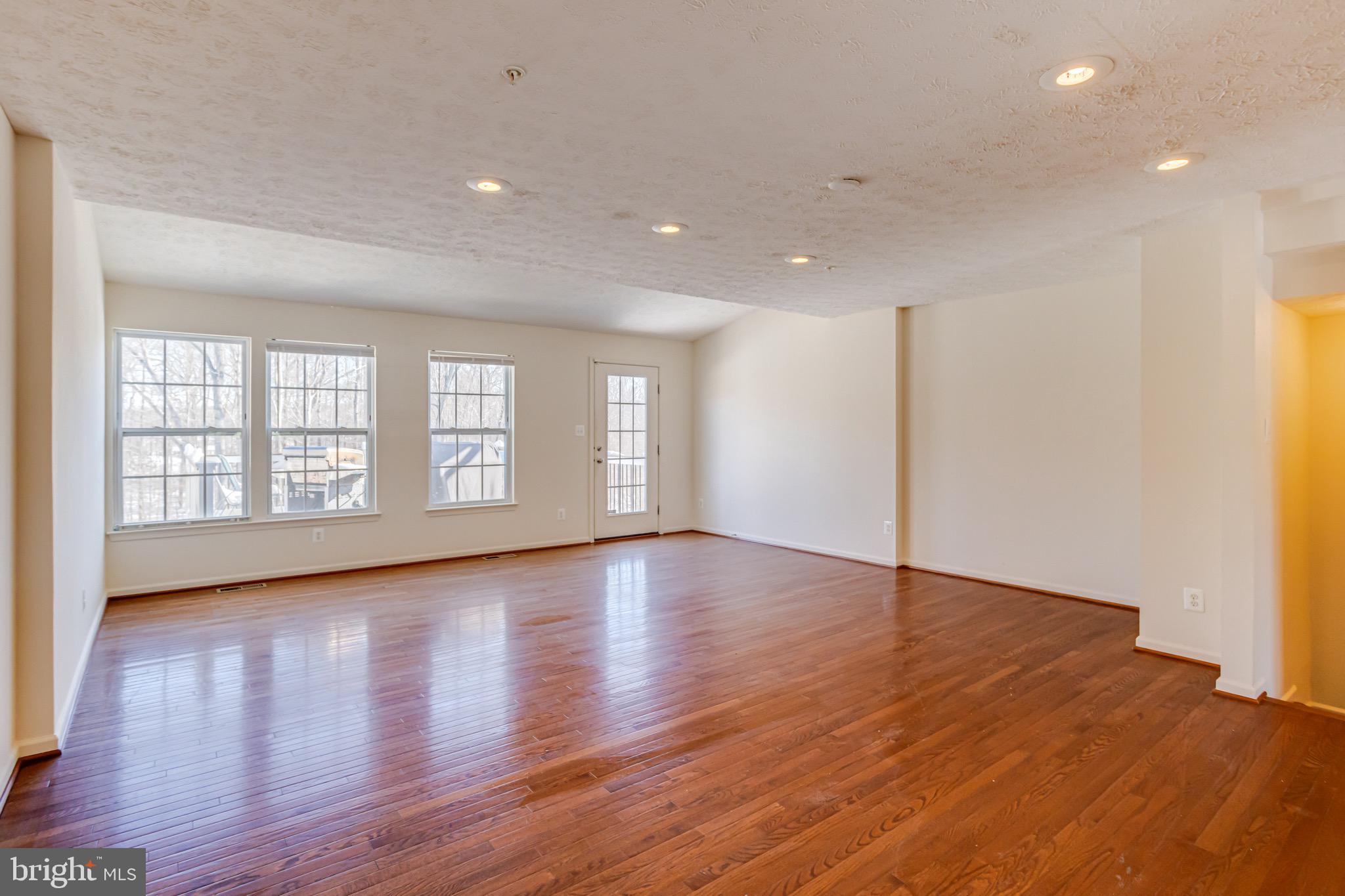 HOLLY WOODS - Residential