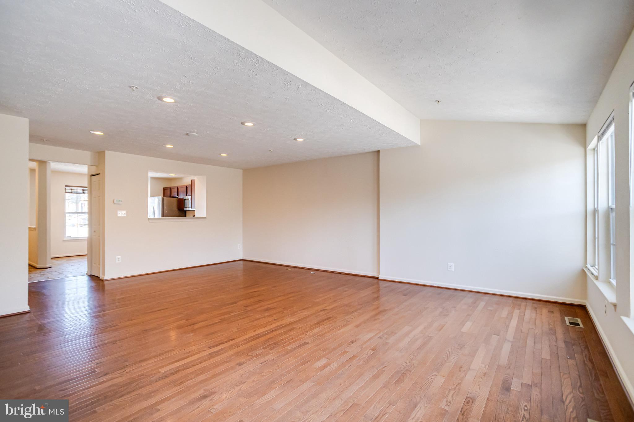 HOLLY WOODS - Residential