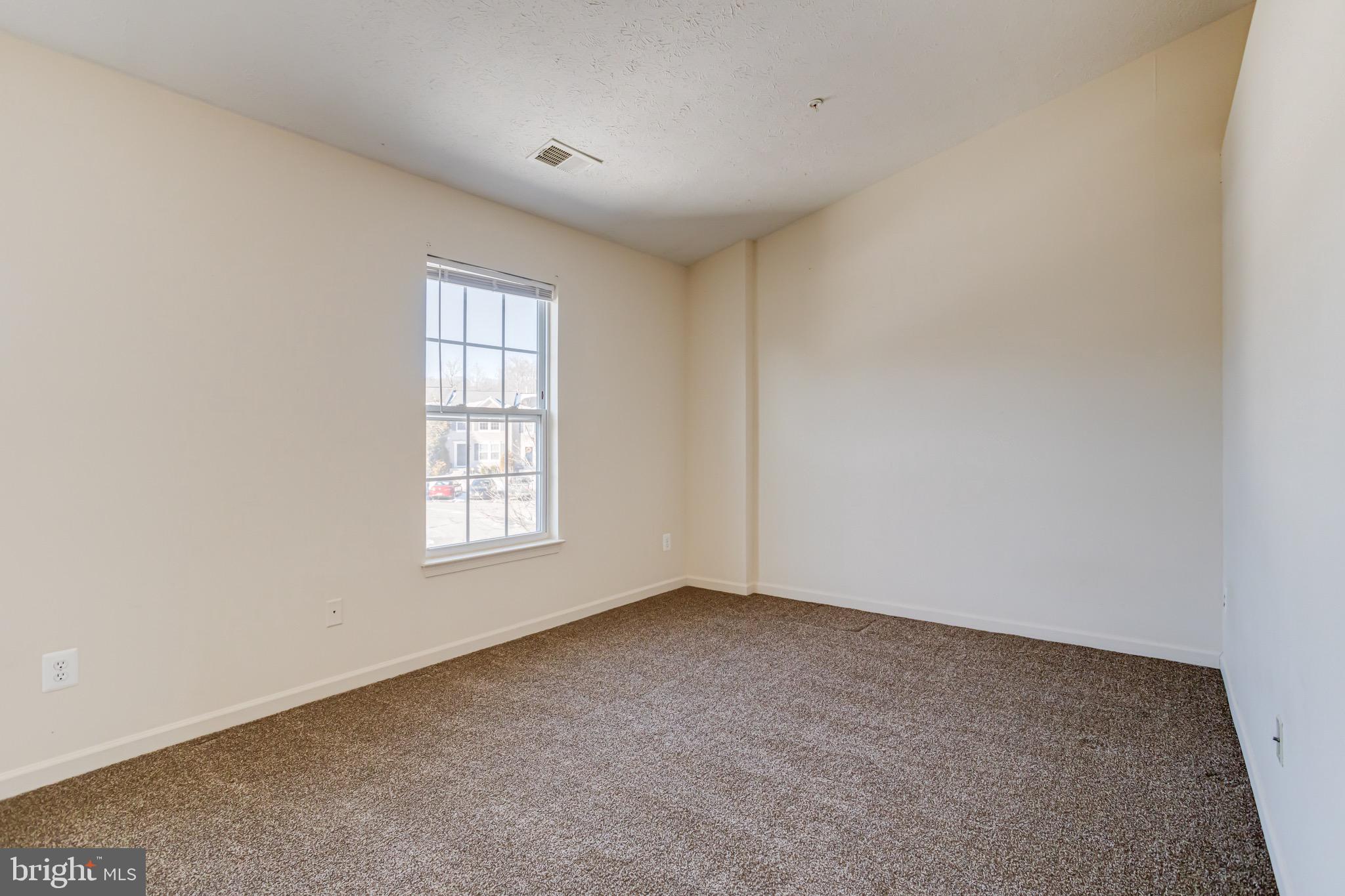 HOLLY WOODS - Residential