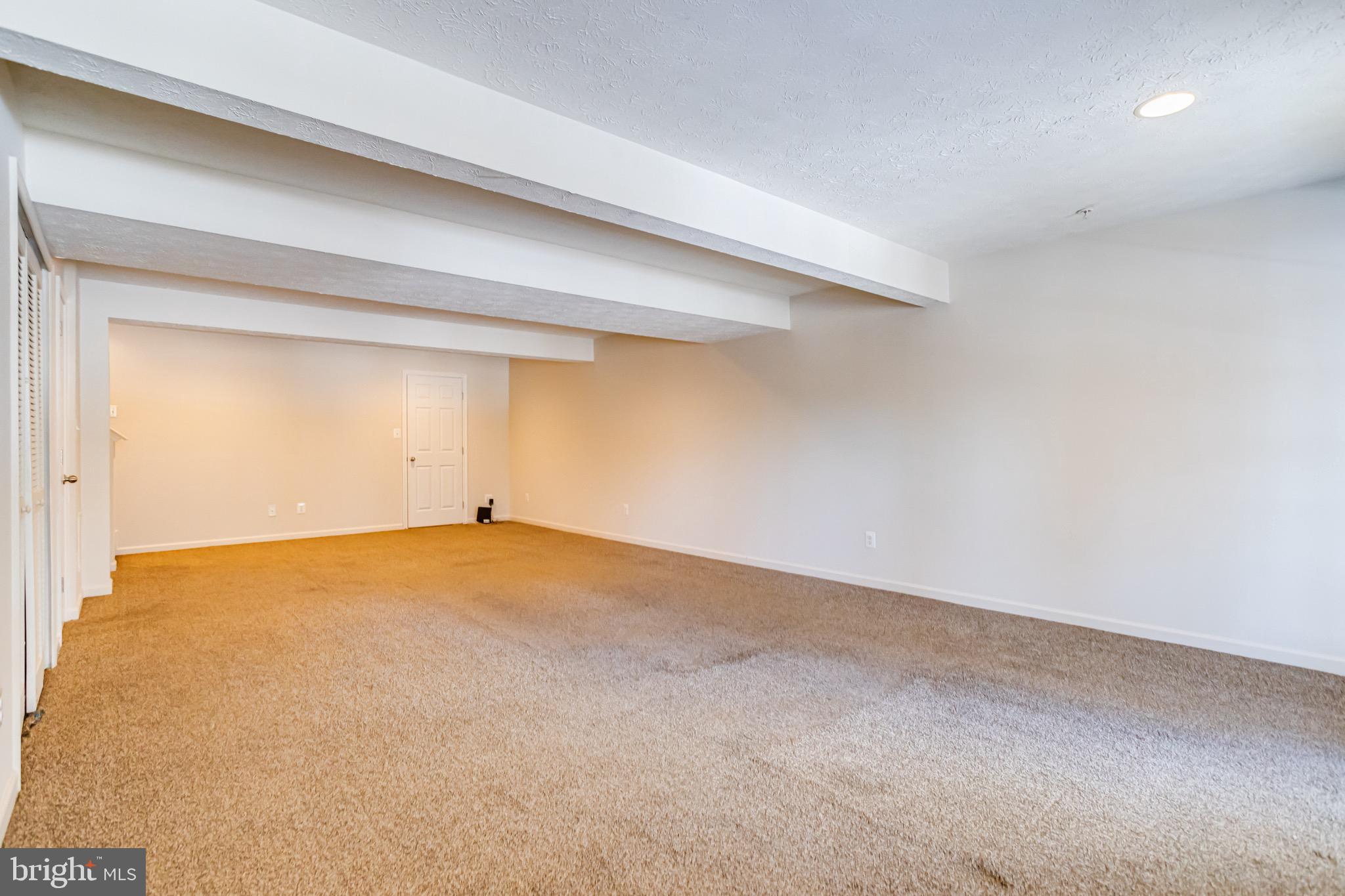 HOLLY WOODS - Residential