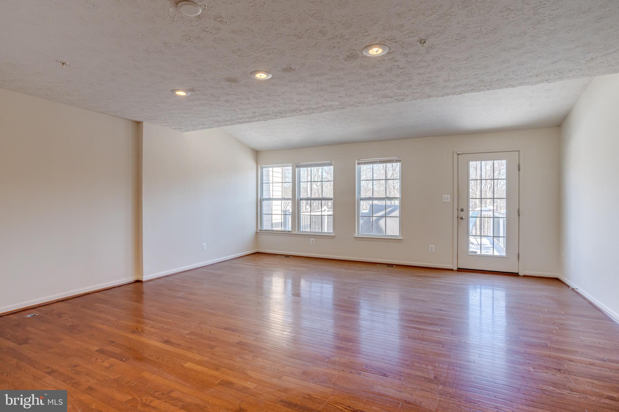 HOLLY WOODS - Residential