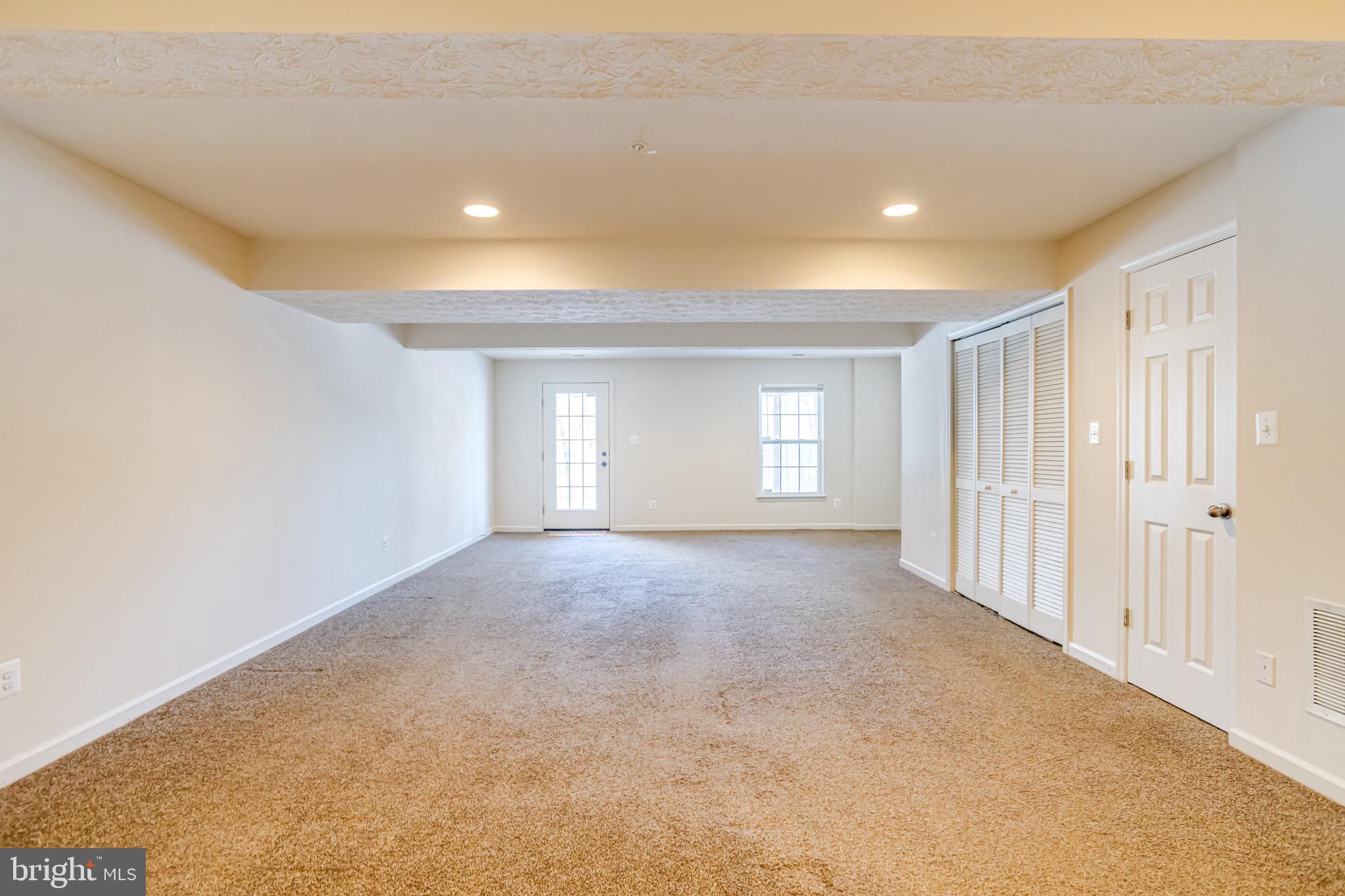 HOLLY WOODS - Residential