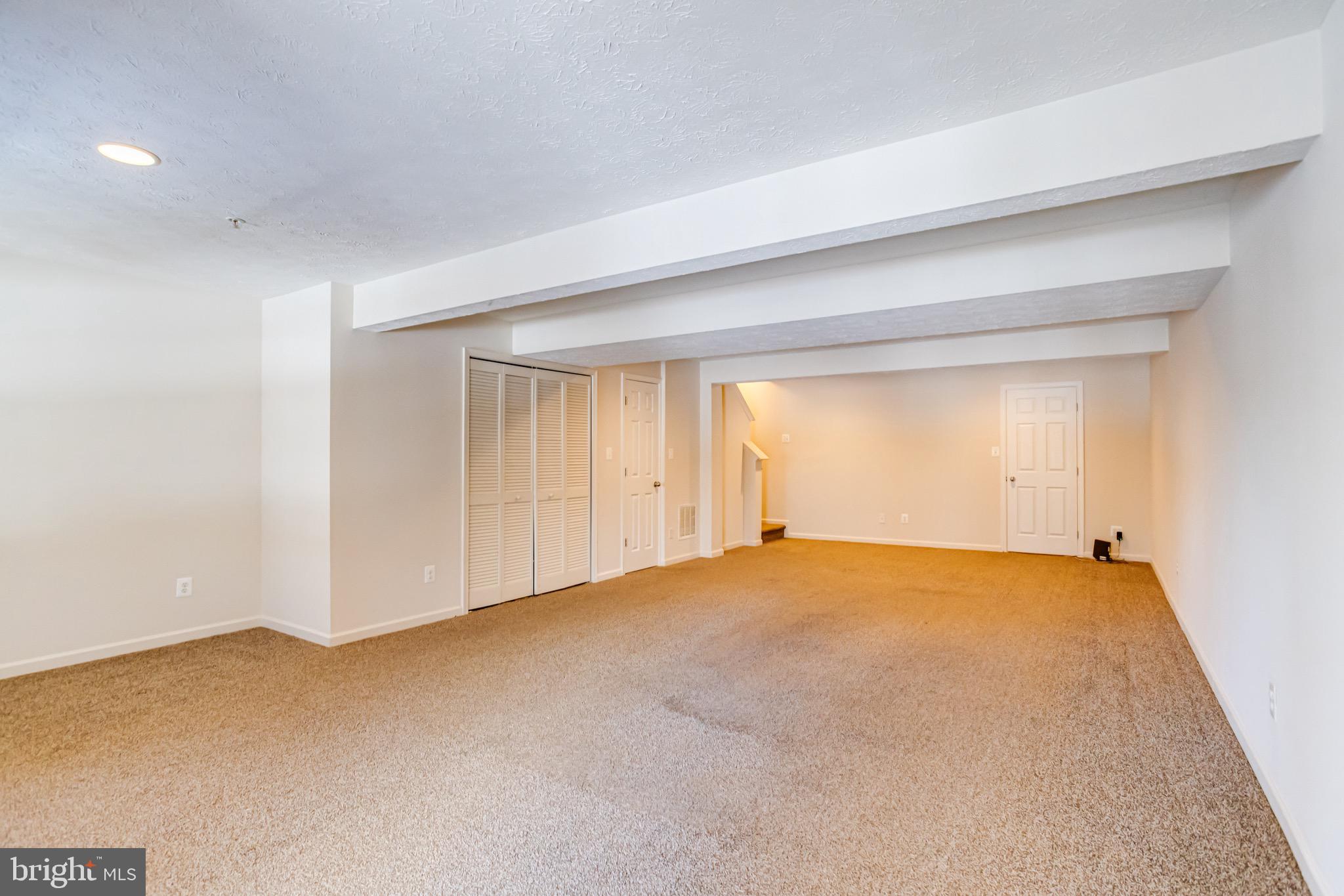 HOLLY WOODS - Residential