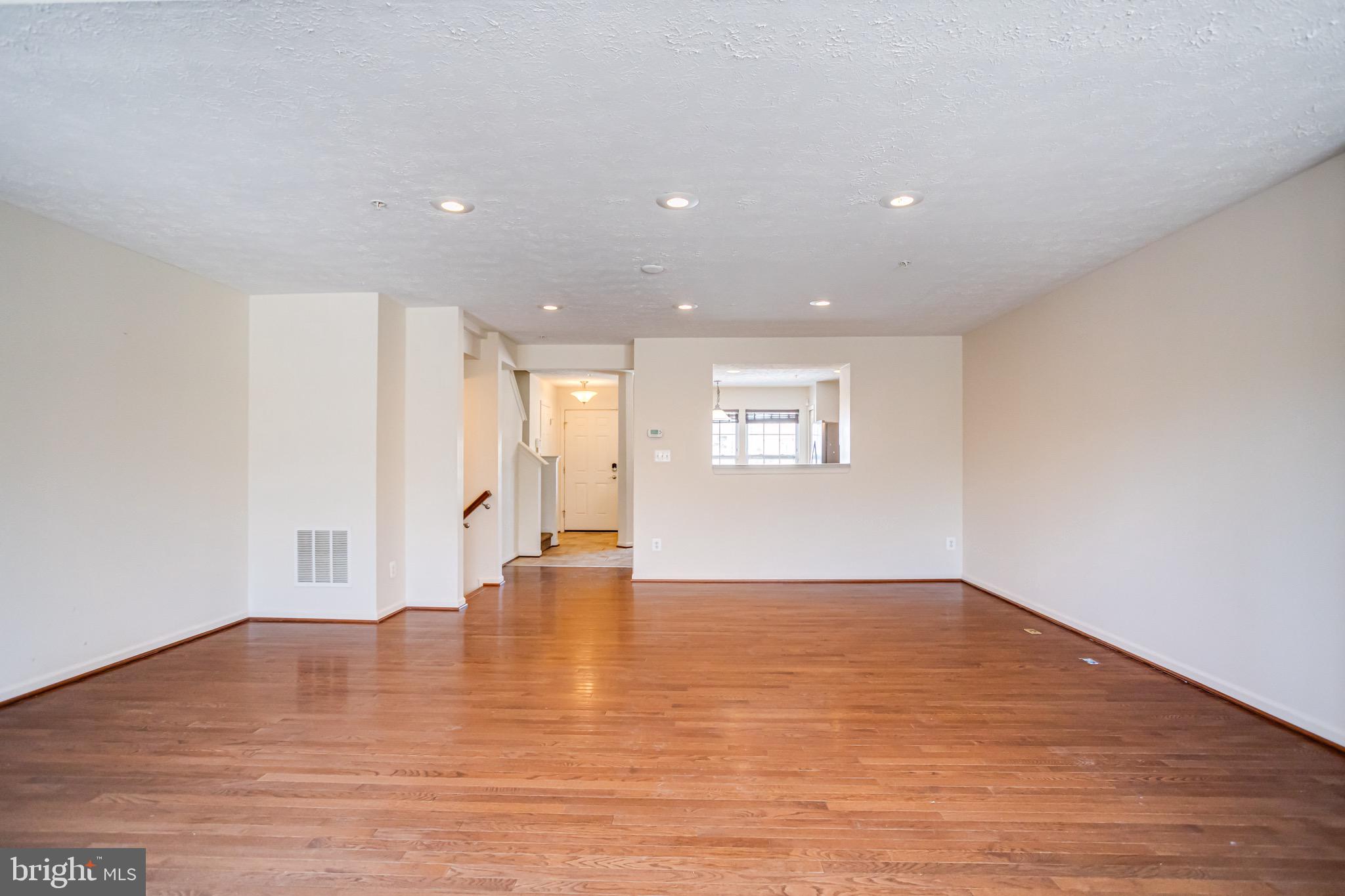 HOLLY WOODS - Residential