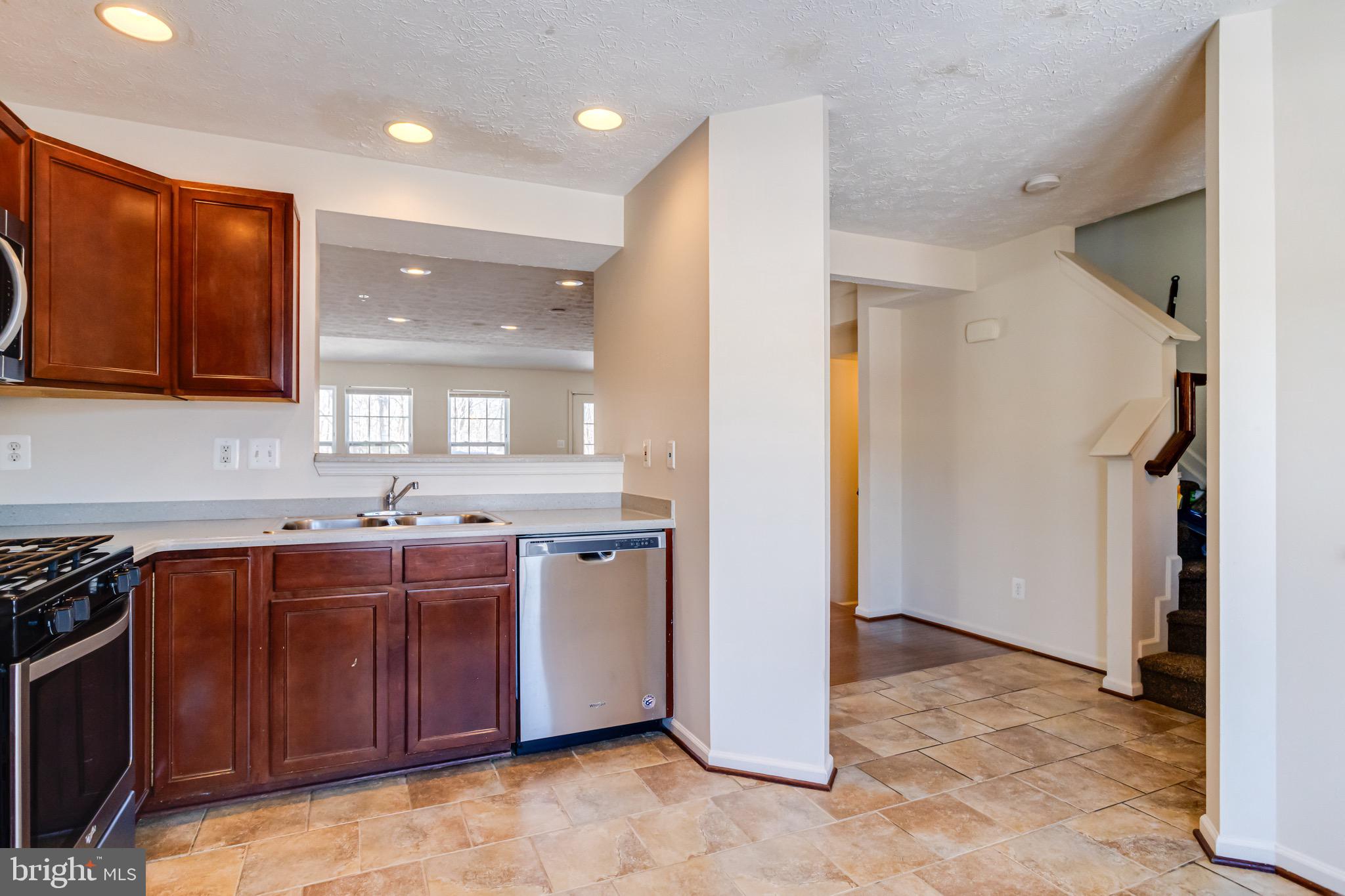 HOLLY WOODS - Residential