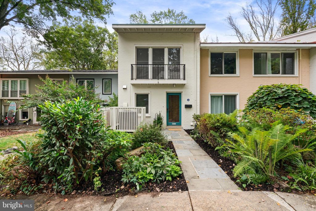 Photo of 11493 Waterview Cluster, RESTON, VA 20190 (MLS # VAFX2273310)