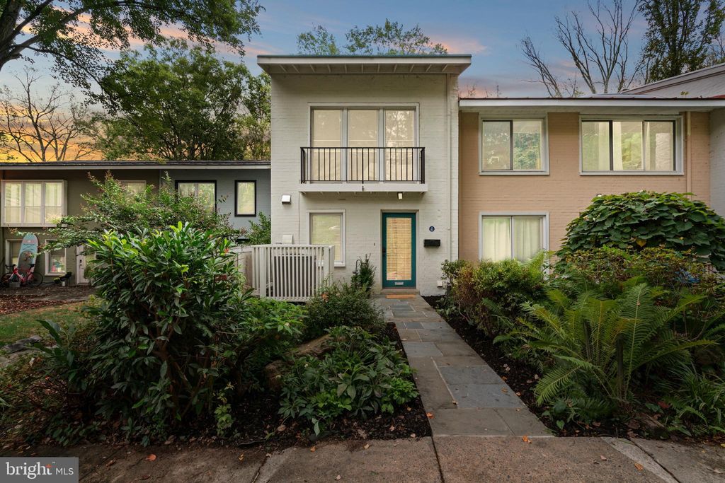 Photo of 11493 Waterview Cluster, RESTON, VA 20190 (MLS # VAFX2273310)